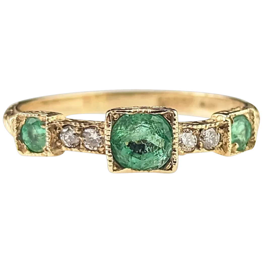 Antique Emerald and Diamond ring, 15ct yellow gold