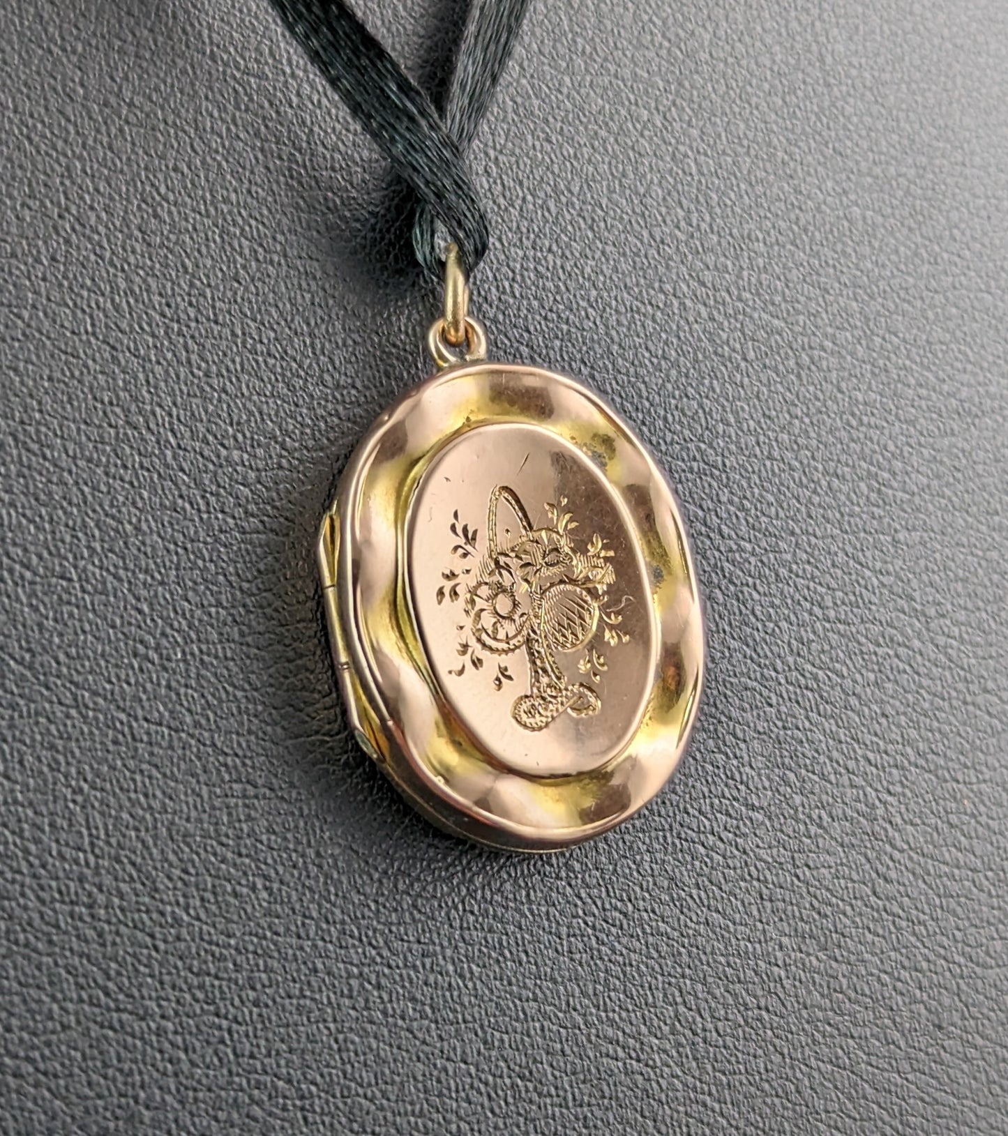 Antique 9ct gold front and back locket pendant, Floral, Edwardian