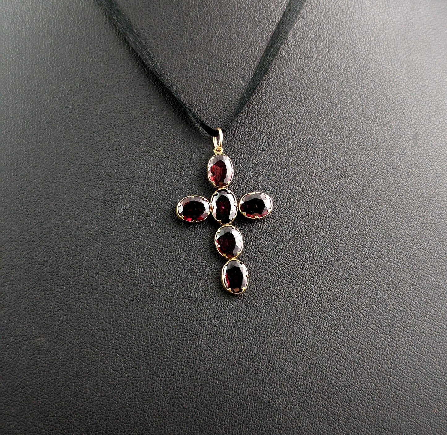 Antique Garnet cross pendant, 18ct gold, Victorian