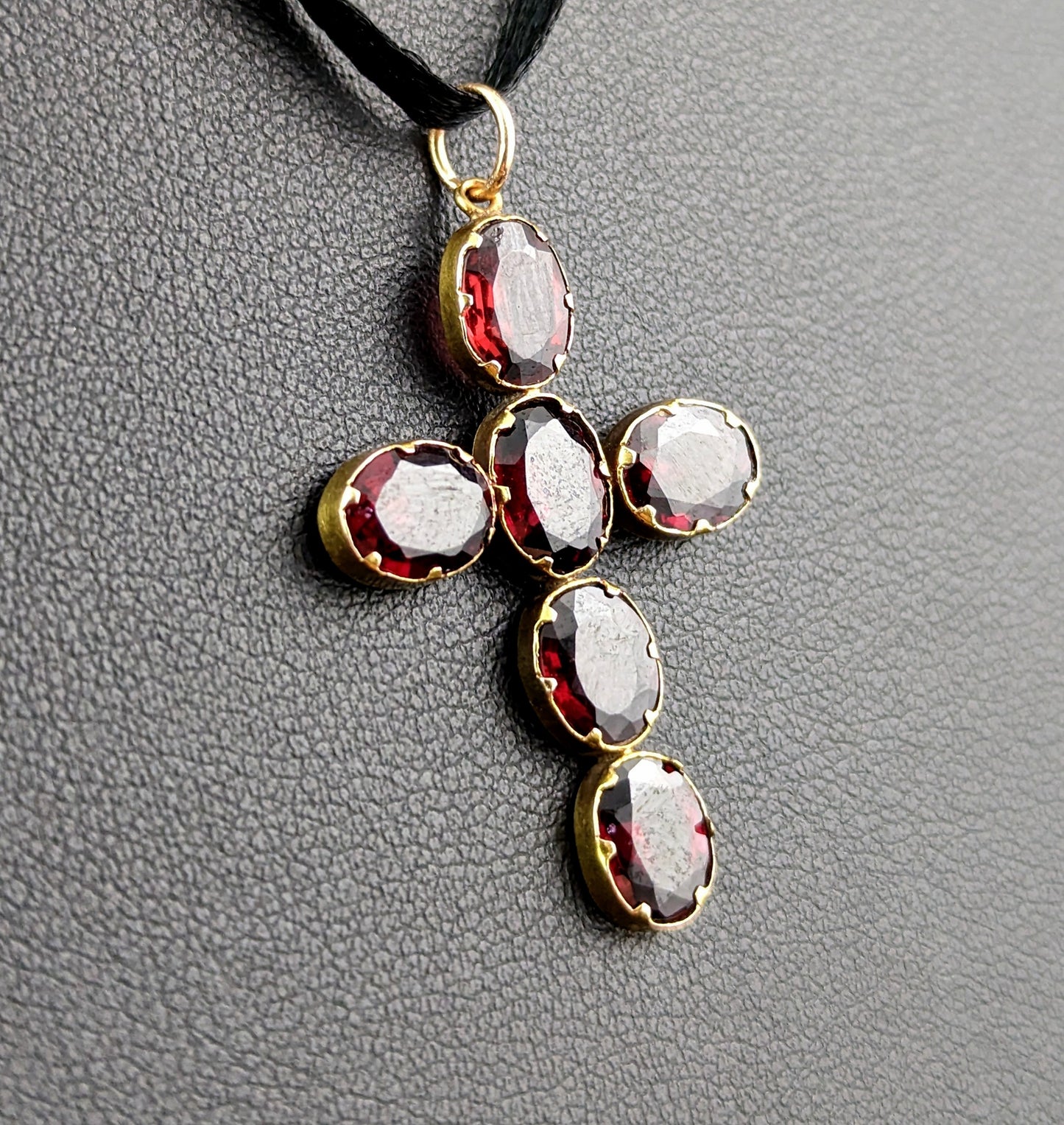 Antique Garnet cross pendant, 18ct gold, Victorian