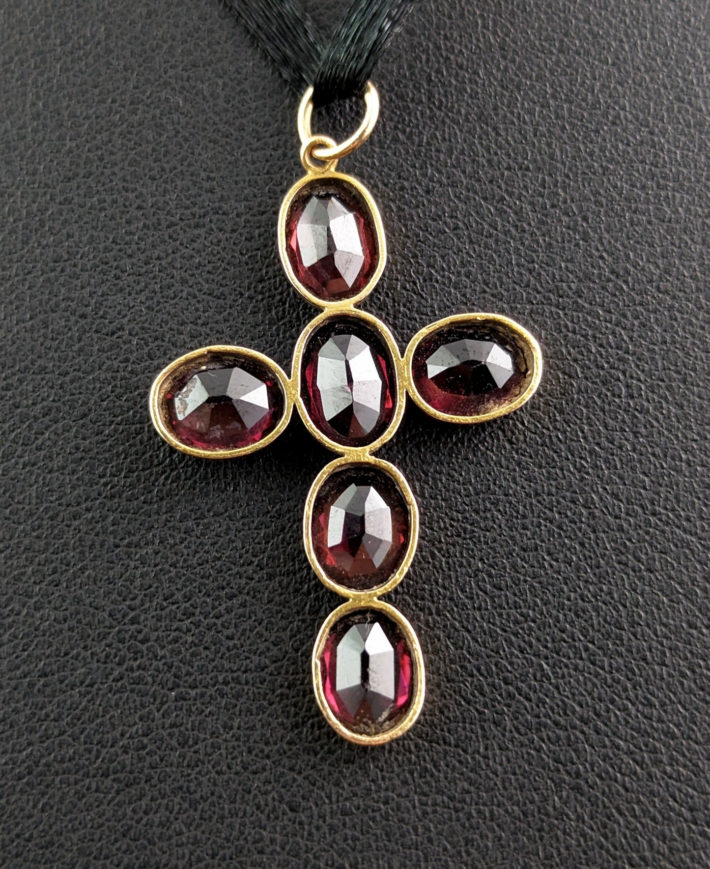 Antique Garnet cross pendant, 18ct gold, Victorian