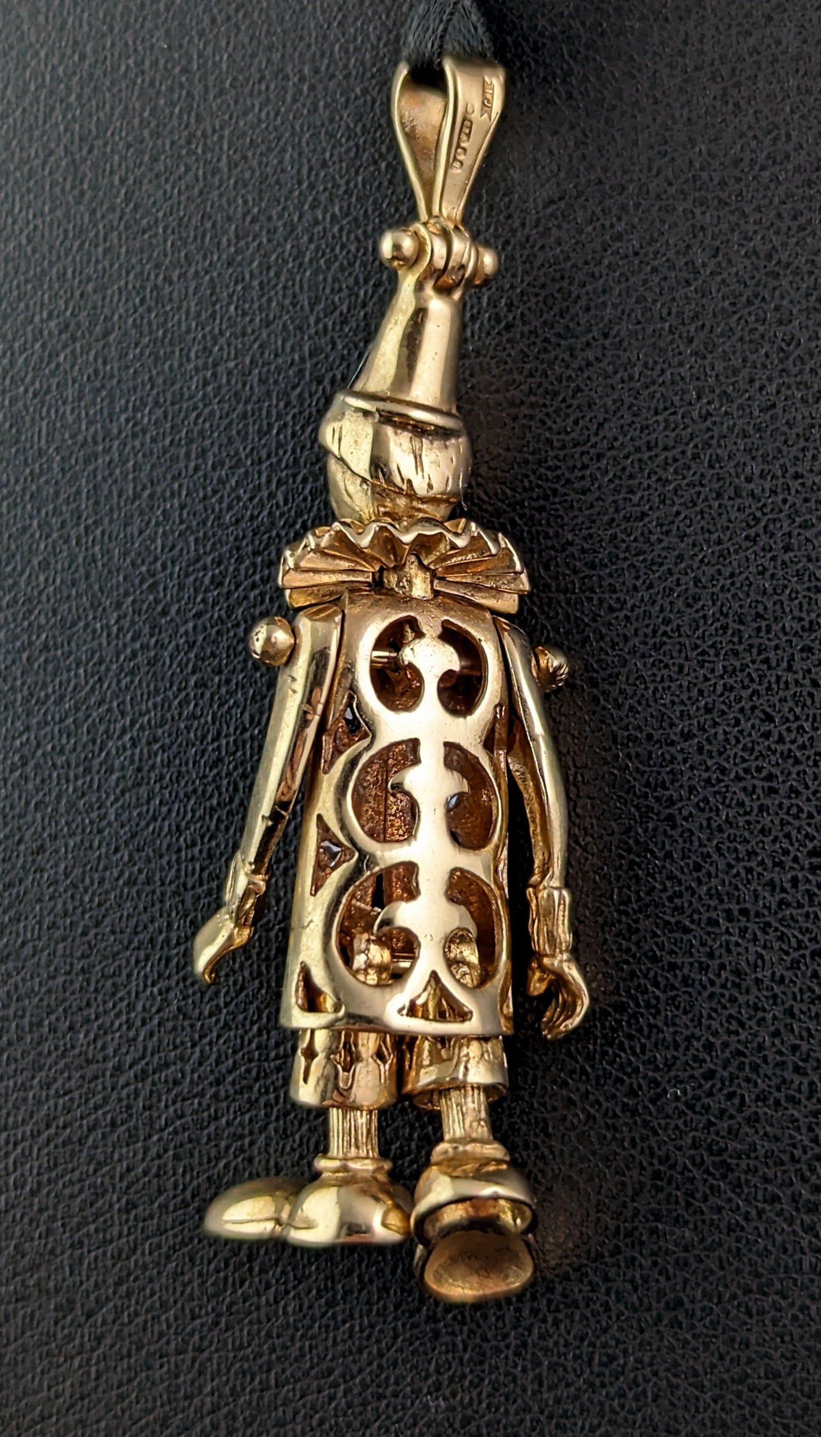 9ct gold clown pendant outlet