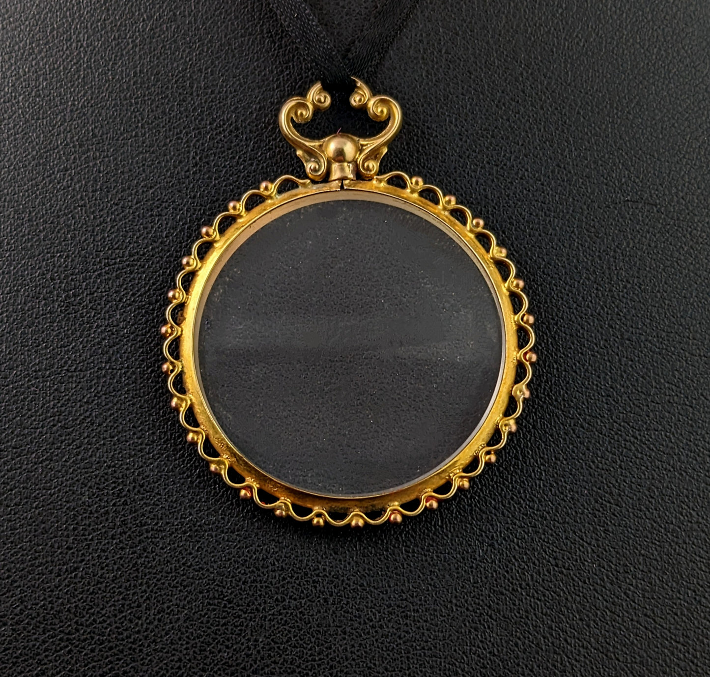 Antique 9ct gold locket pendant, Double sided, Glasgow