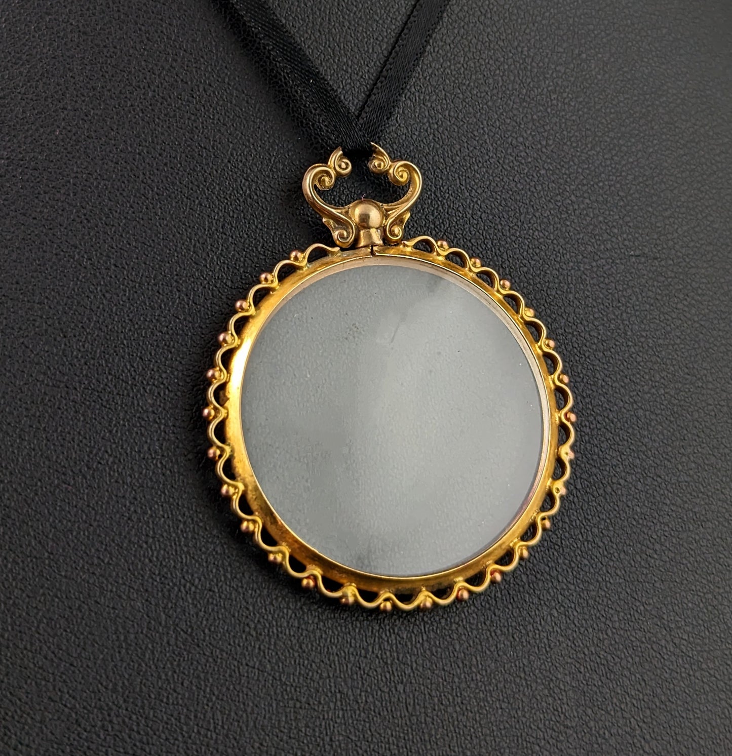 Antique 9ct gold locket pendant, Double sided, Glasgow