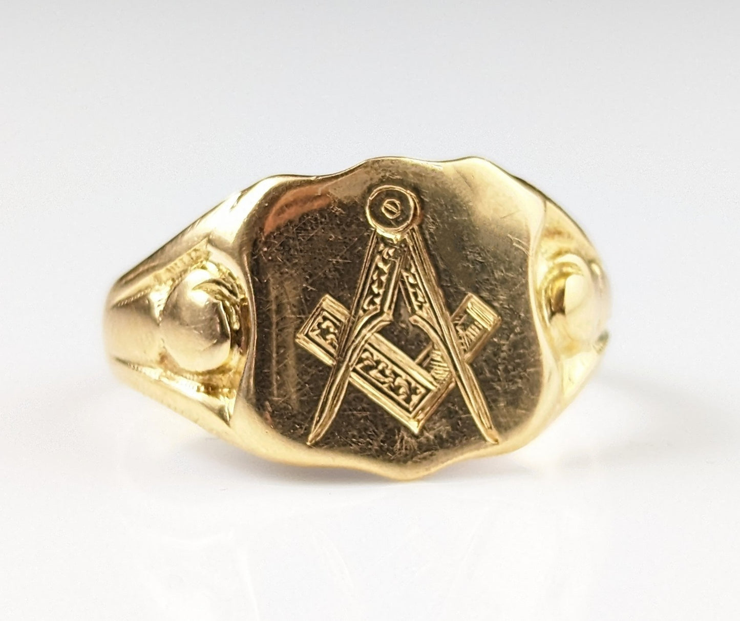 Antique 18ct gold signet ring, Masonic, shield shaped