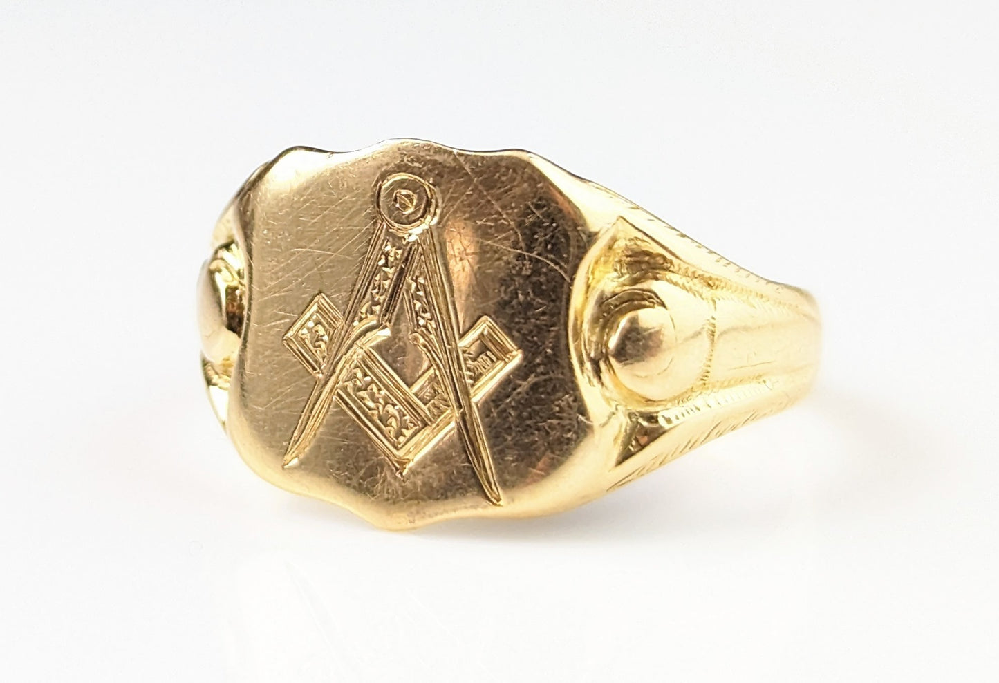 Antique 18ct gold signet ring, Masonic, shield shaped