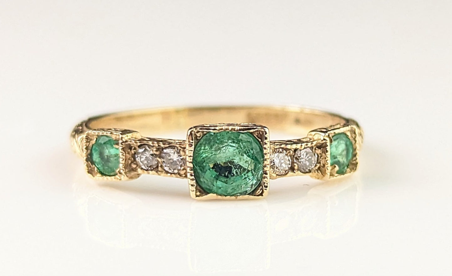 Antique Emerald and Diamond ring, 15ct yellow gold