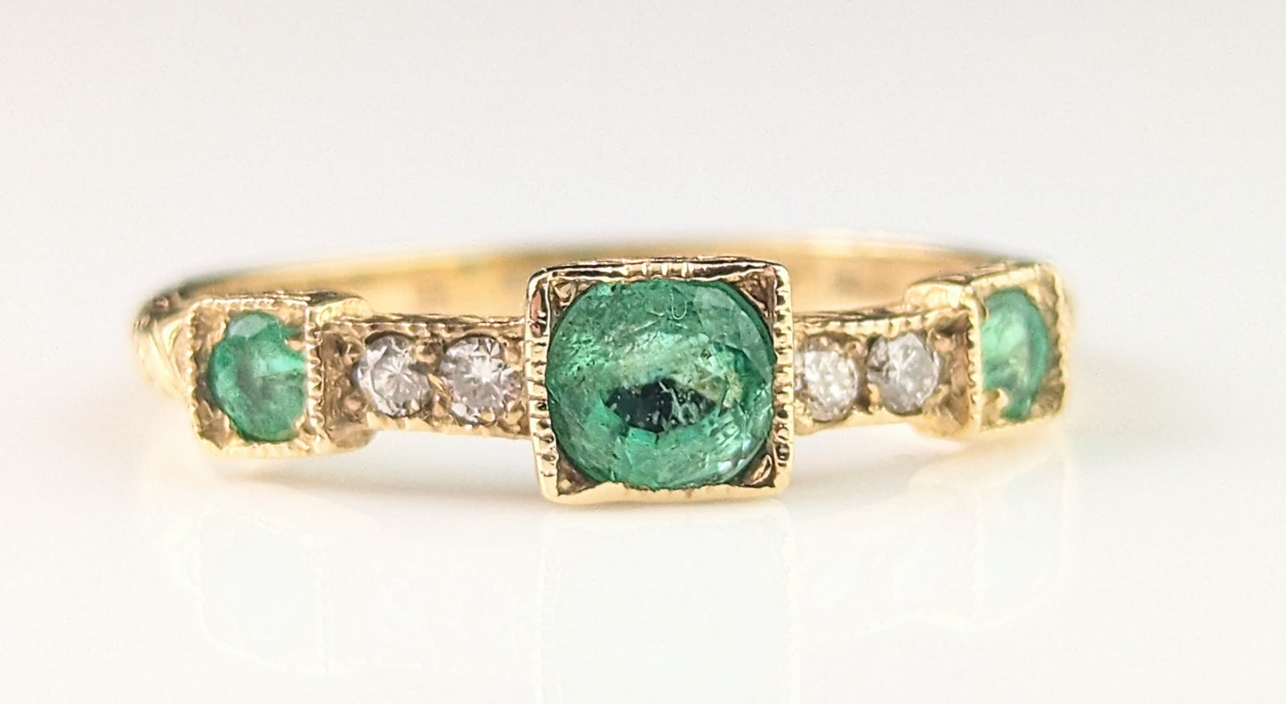 Antique Emerald and Diamond ring, 15ct yellow gold