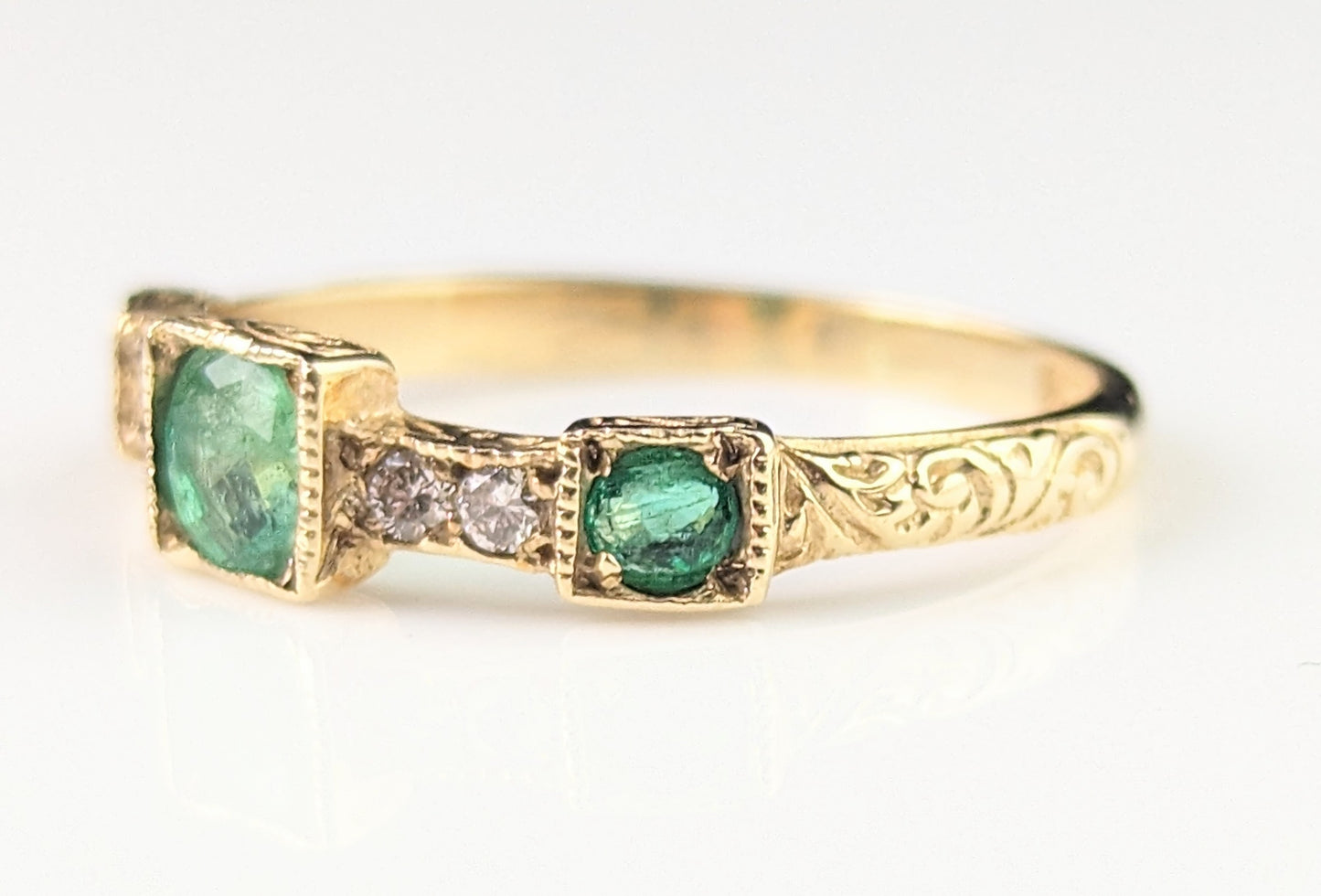 Antique Emerald and Diamond ring, 15ct yellow gold