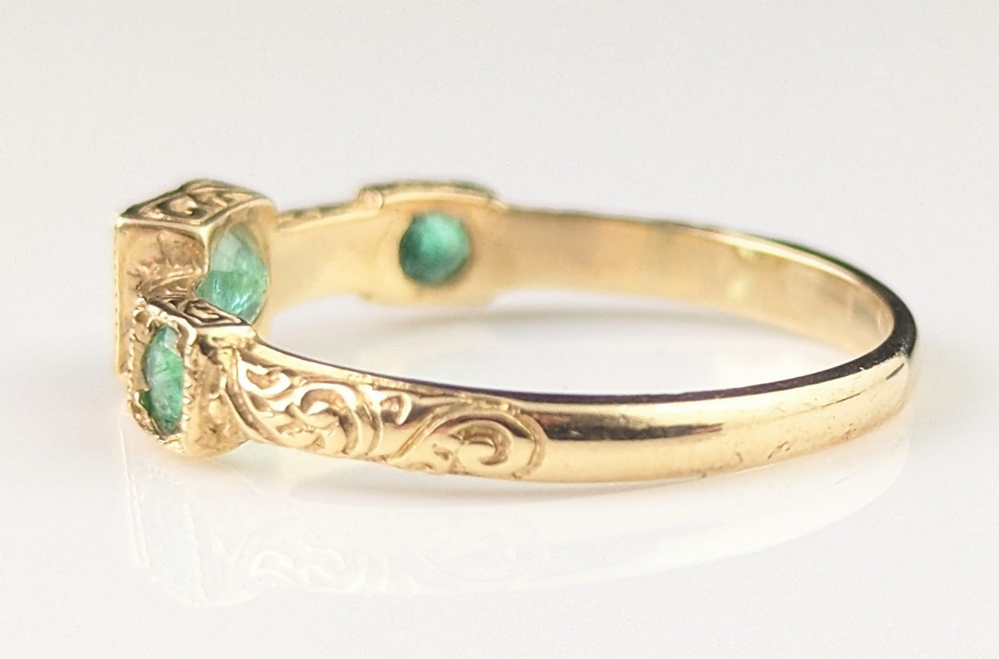 Antique Emerald and Diamond ring, 15ct yellow gold