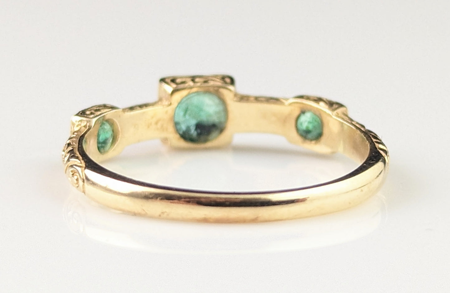 Antique Emerald and Diamond ring, 15ct yellow gold