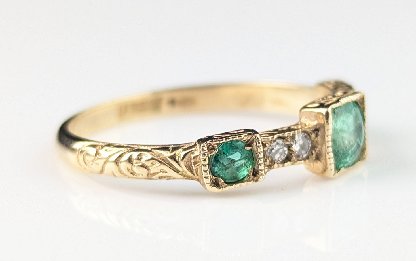 Antique Emerald and Diamond ring, 15ct yellow gold