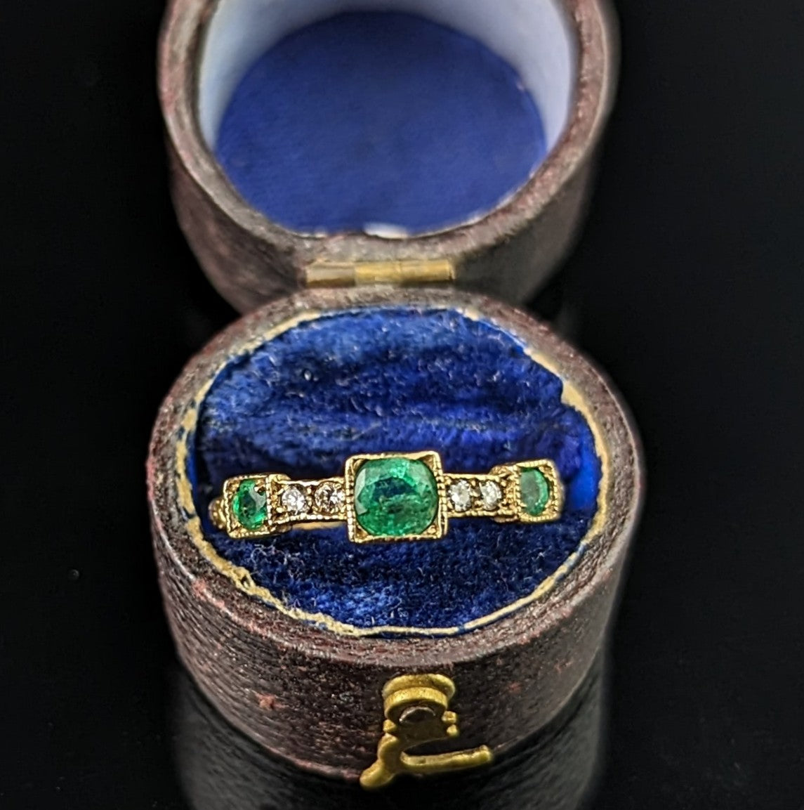 Antique Emerald and Diamond ring, 15ct yellow gold