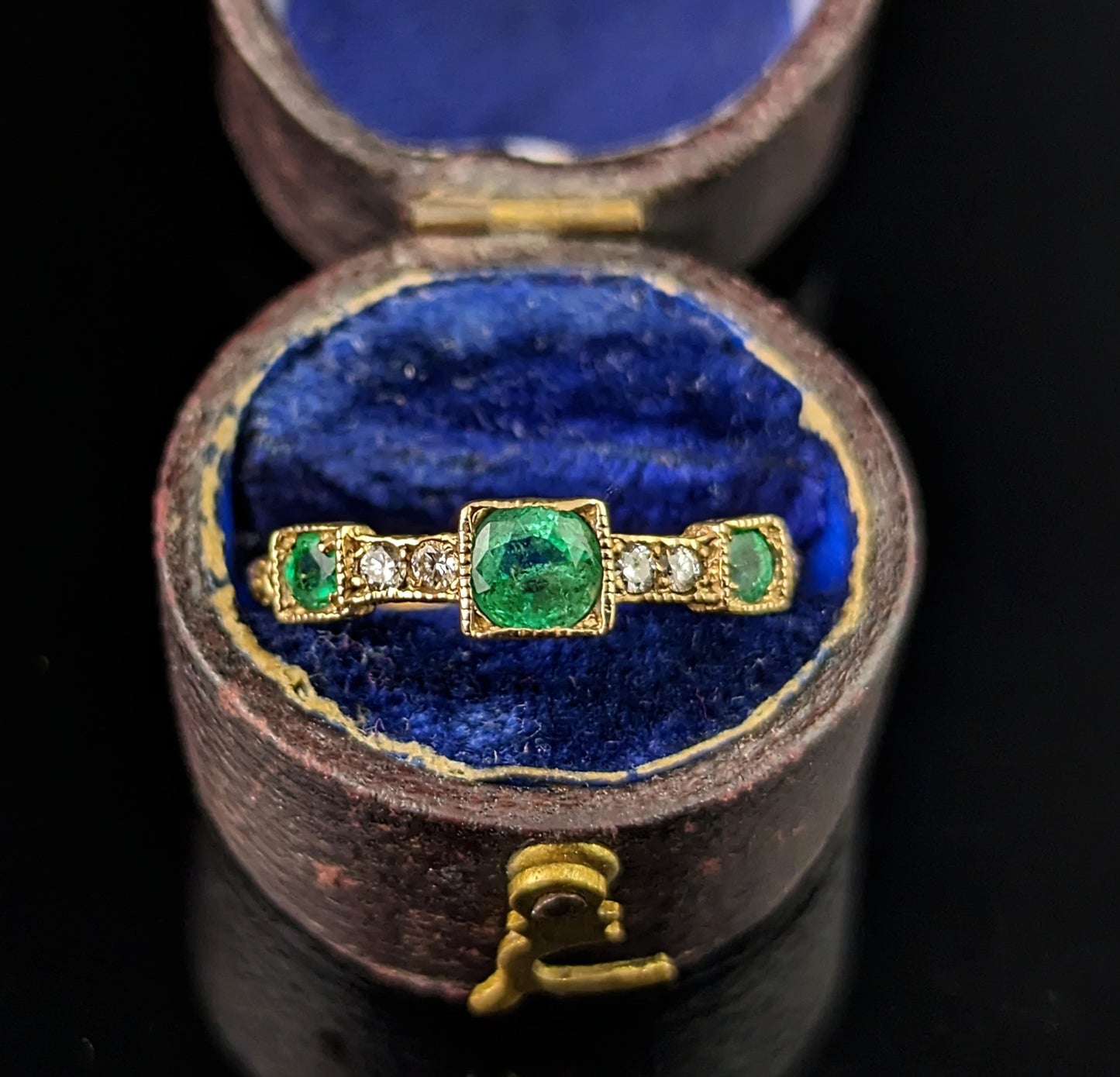 Antique Emerald and Diamond ring, 15ct yellow gold