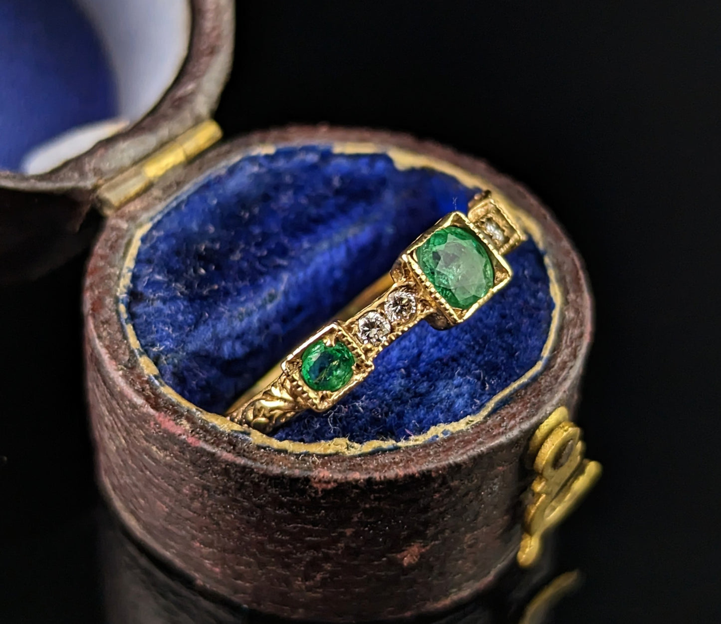 Antique Emerald and Diamond ring, 15ct yellow gold