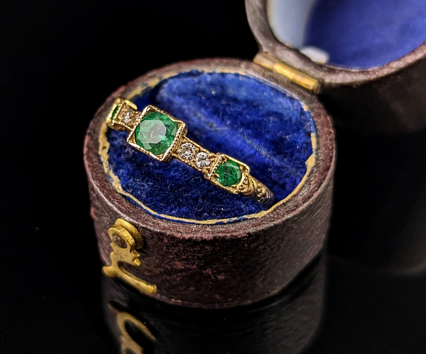 Antique Emerald and Diamond ring, 15ct yellow gold