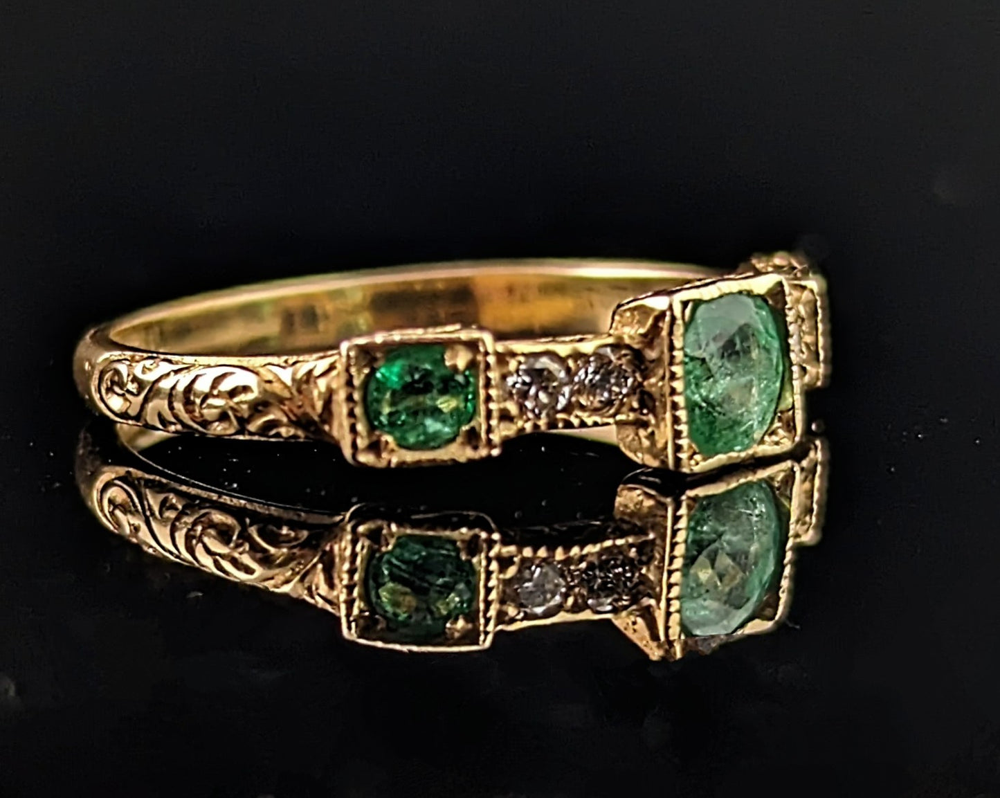 Antique Emerald and Diamond ring, 15ct yellow gold