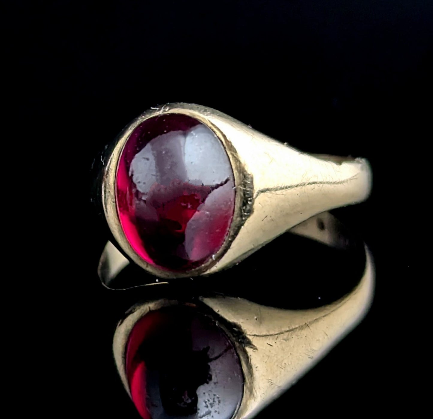 Vintage Garnet signet ring, 9ct yellow gold, Art Deco