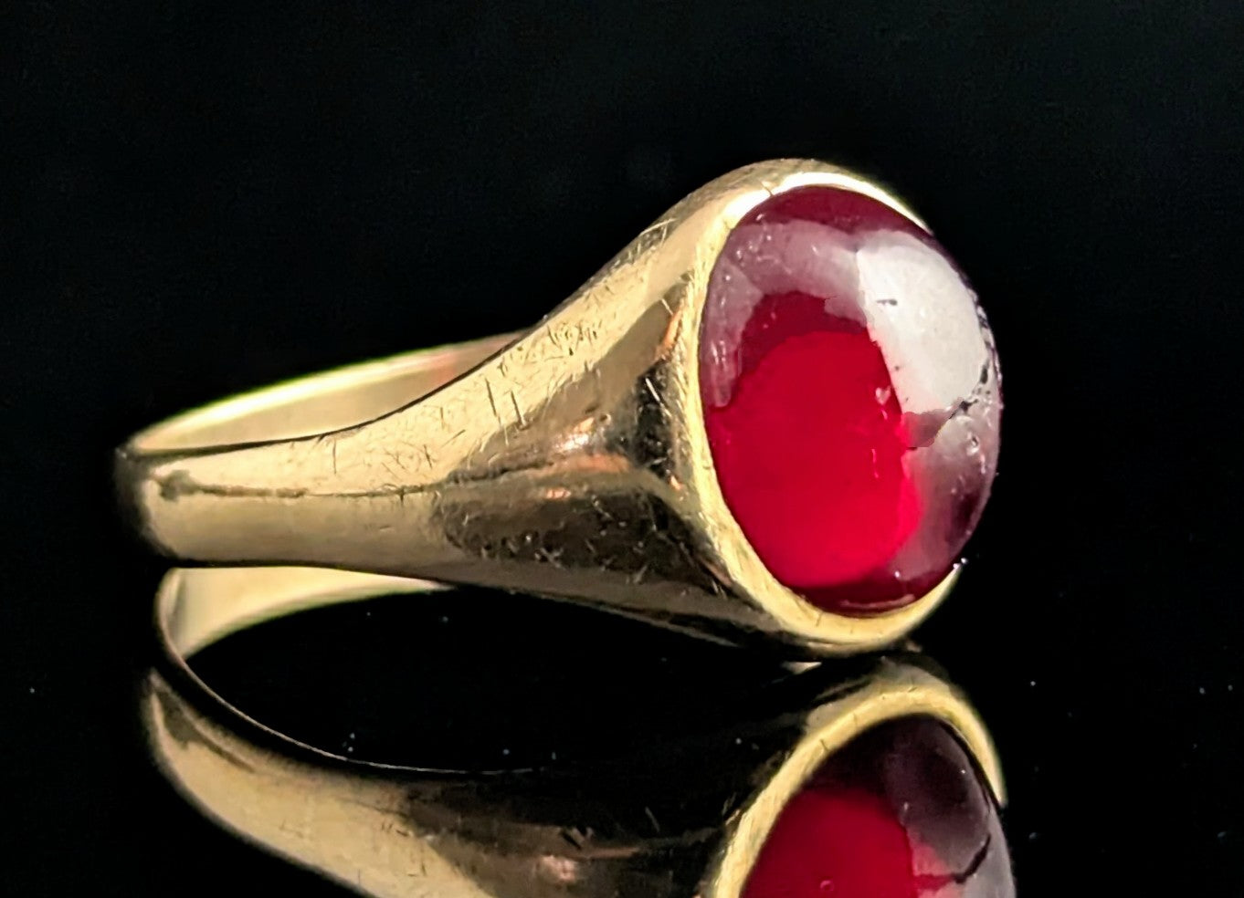 Vintage Garnet signet ring, 9ct yellow gold, Art Deco