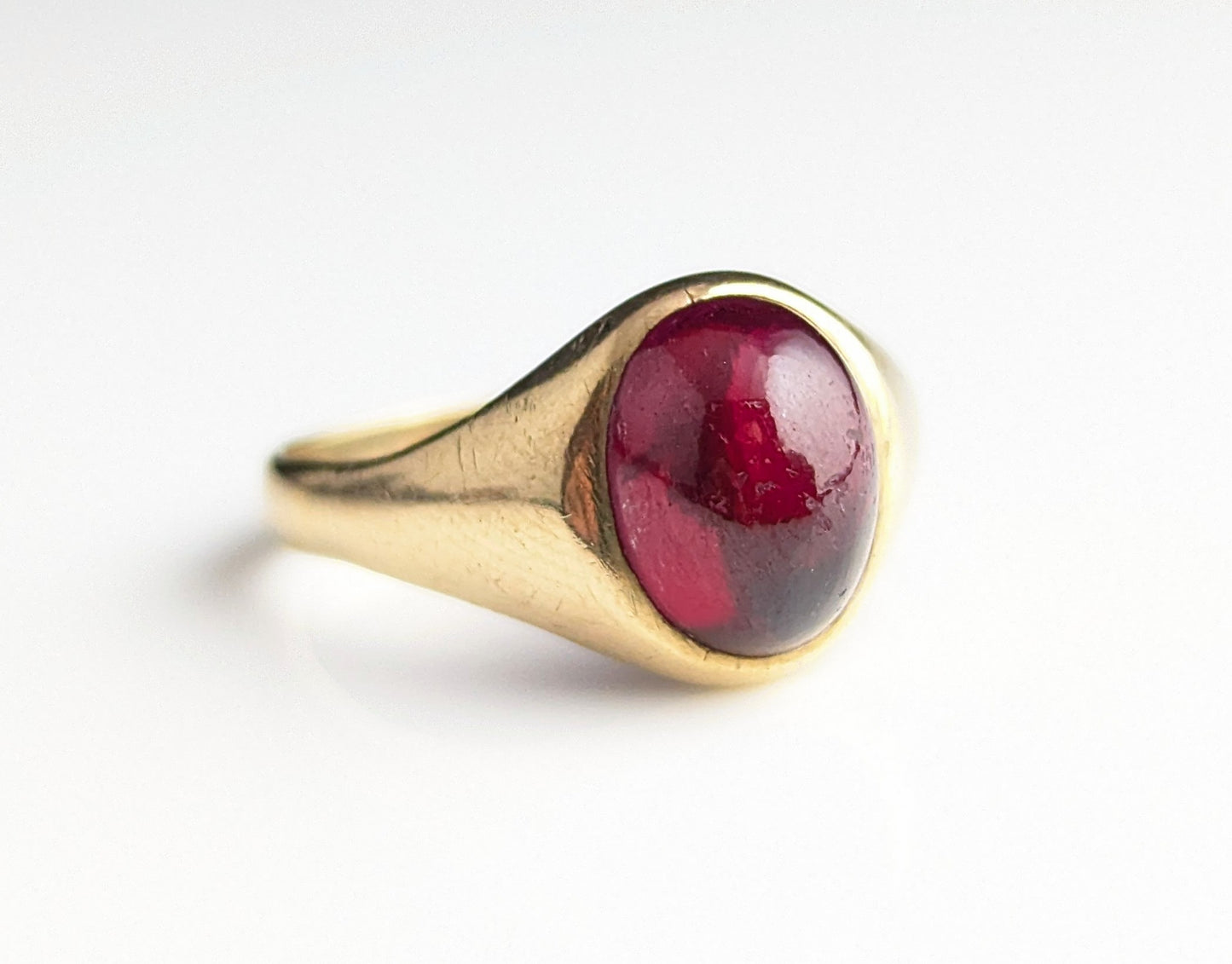 Vintage Garnet signet ring, 9ct yellow gold, Art Deco