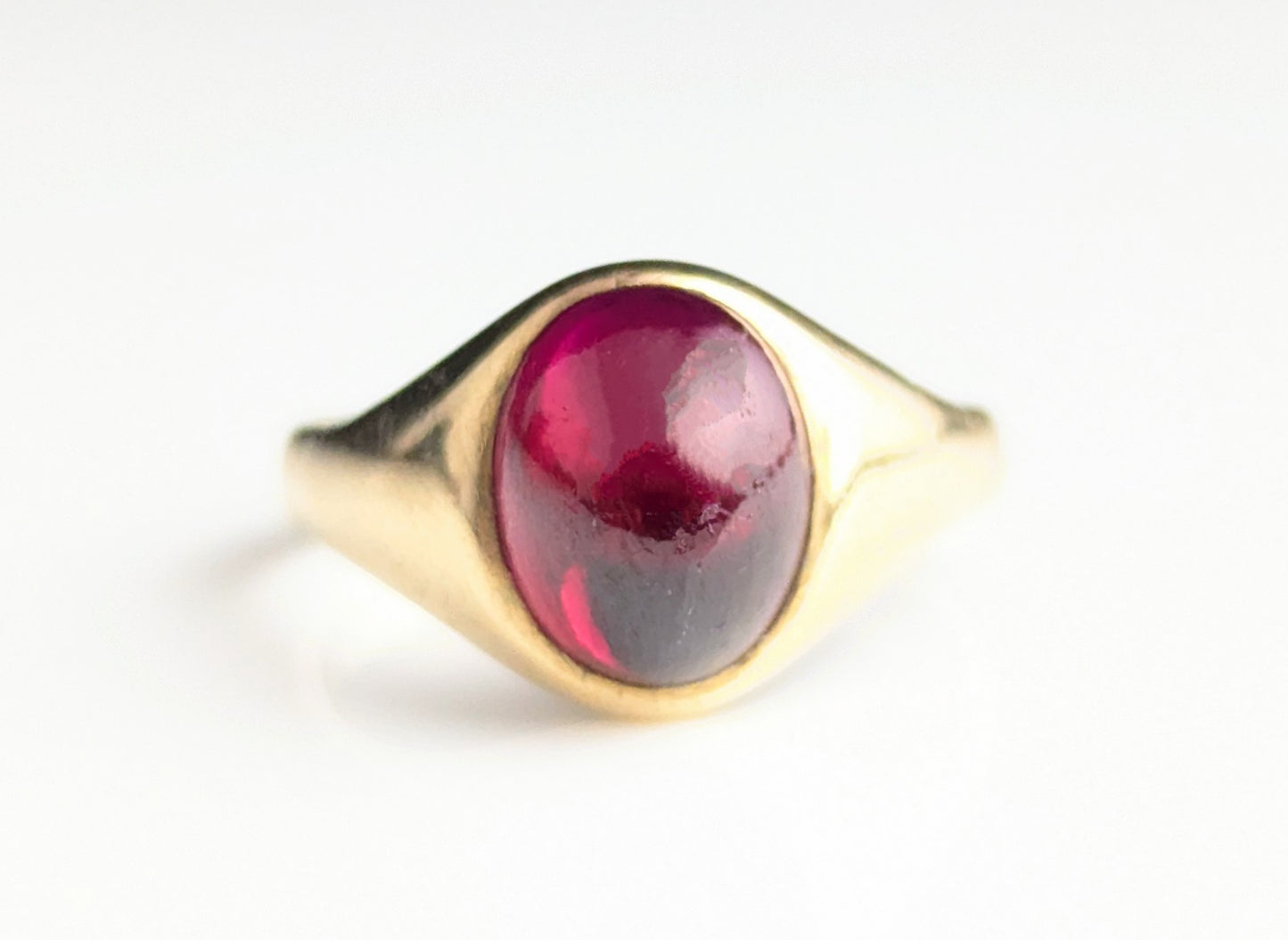 Vintage Garnet signet ring, 9ct yellow gold, Art Deco