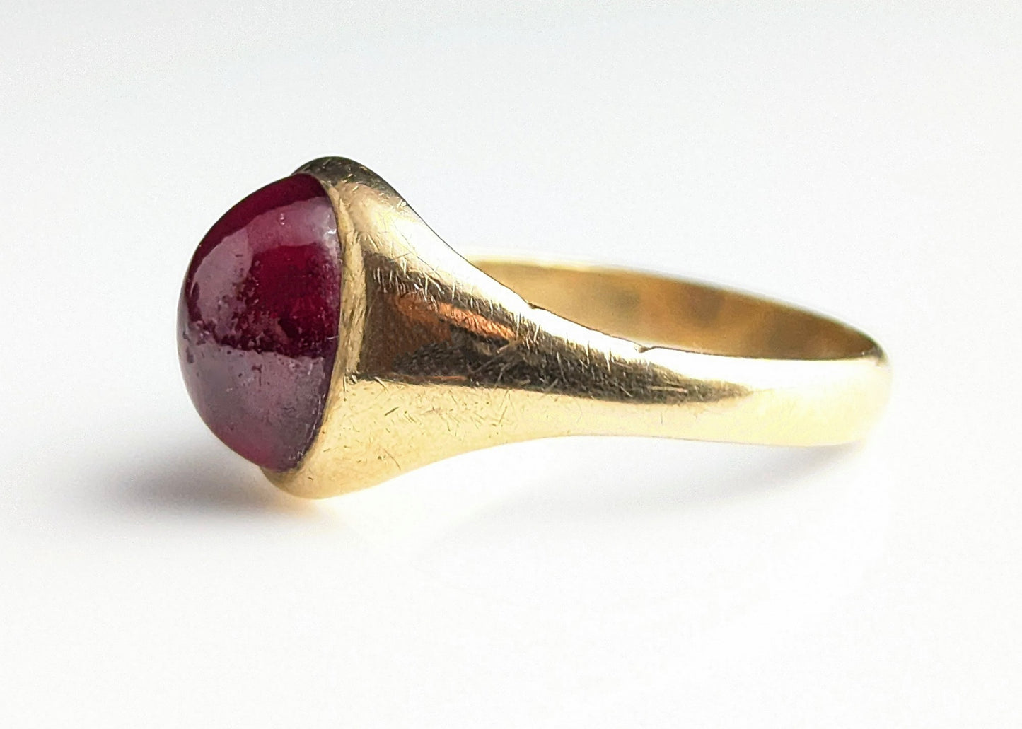 Vintage Garnet signet ring, 9ct yellow gold, Art Deco