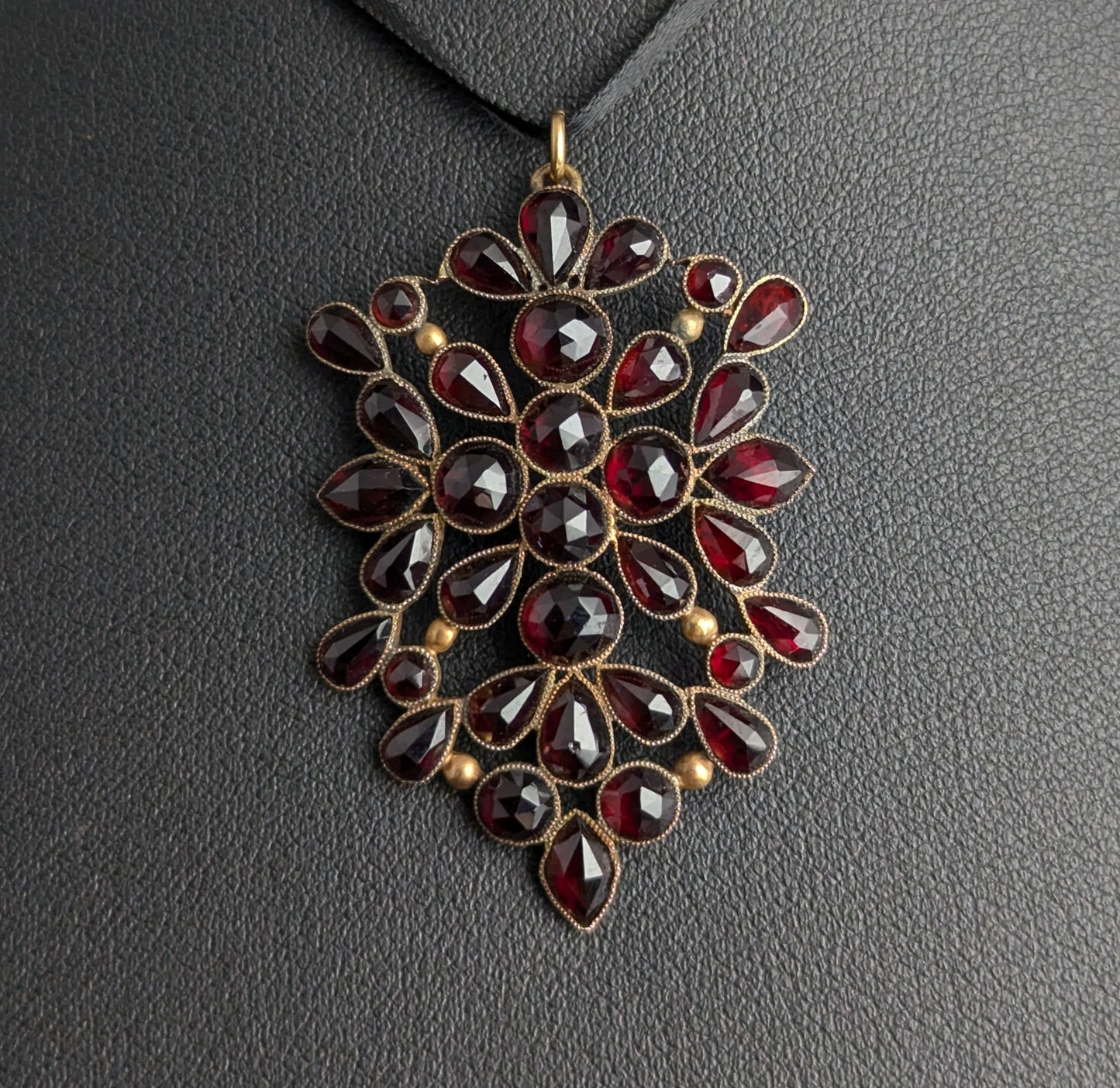 Antique Bohemian Garnet pendant, 9ct gold, Victorian