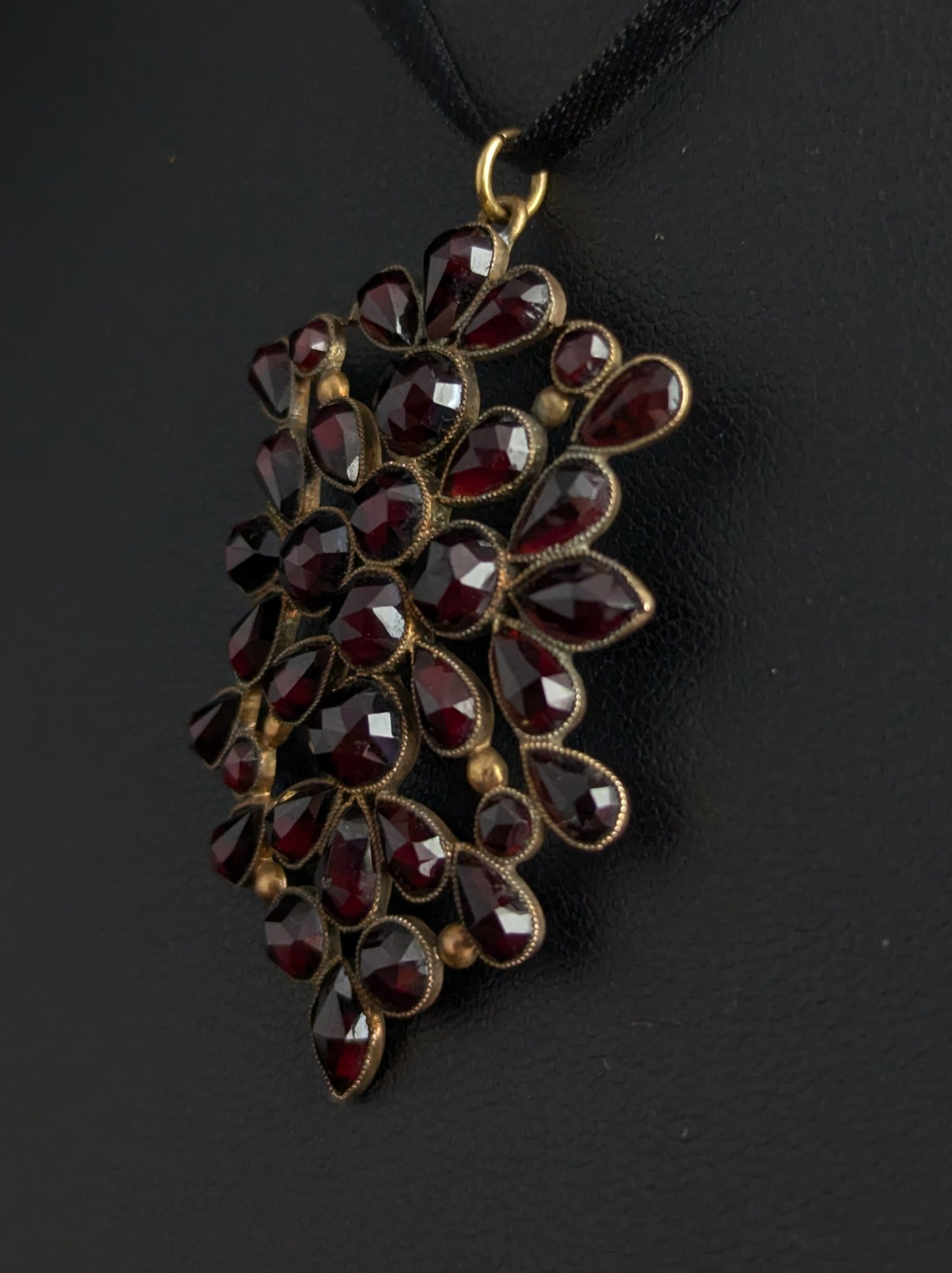 Antique Bohemian Garnet pendant, 9ct gold, Victorian