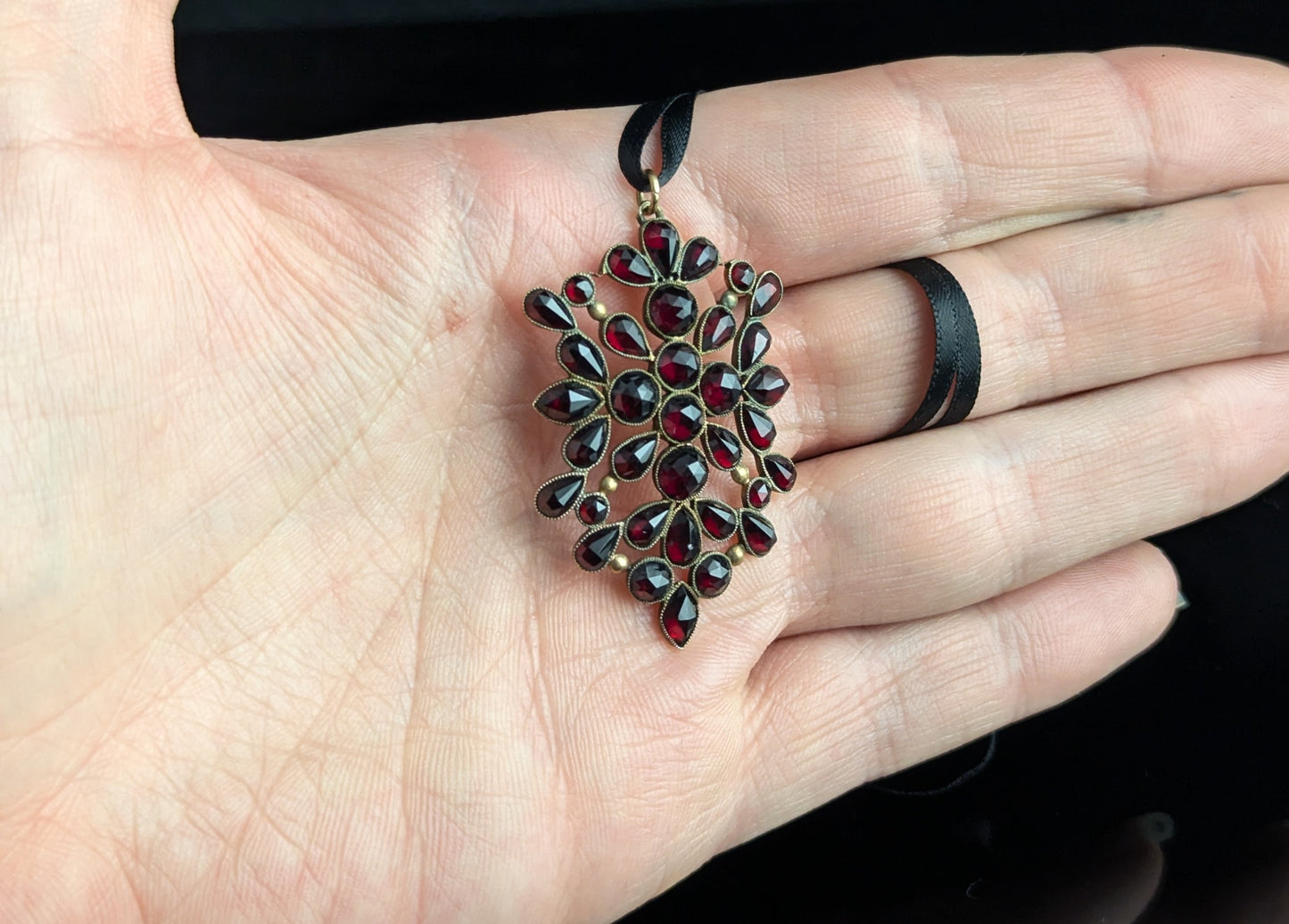 Antique Bohemian Garnet pendant, 9ct gold, Victorian