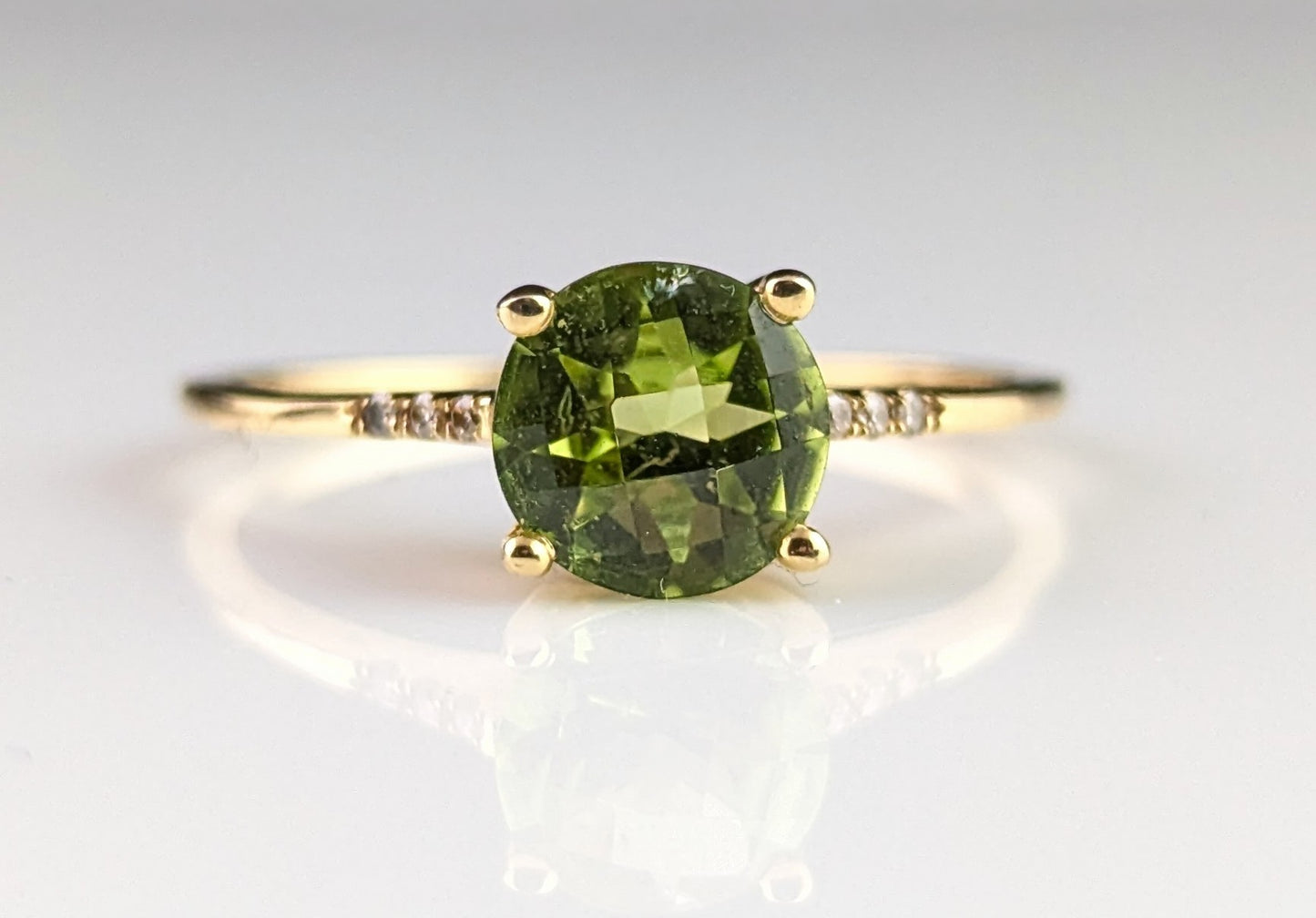 Vintage 14ct gold Peridot and Diamond ring