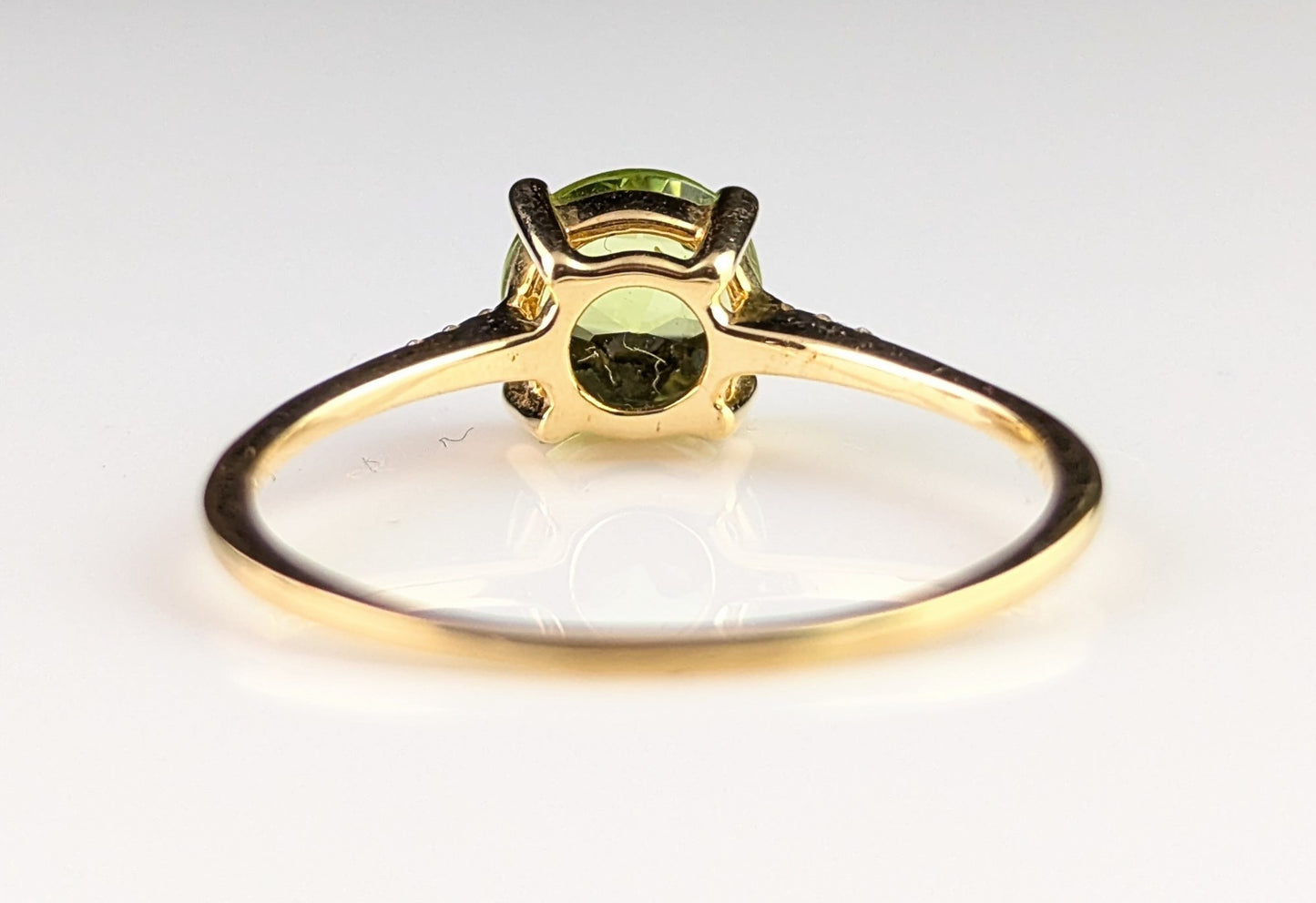 Vintage 14ct gold Peridot and Diamond ring