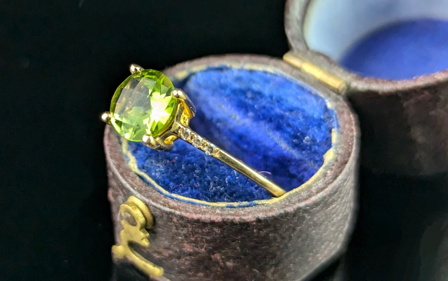 Vintage 14ct gold Peridot and Diamond ring