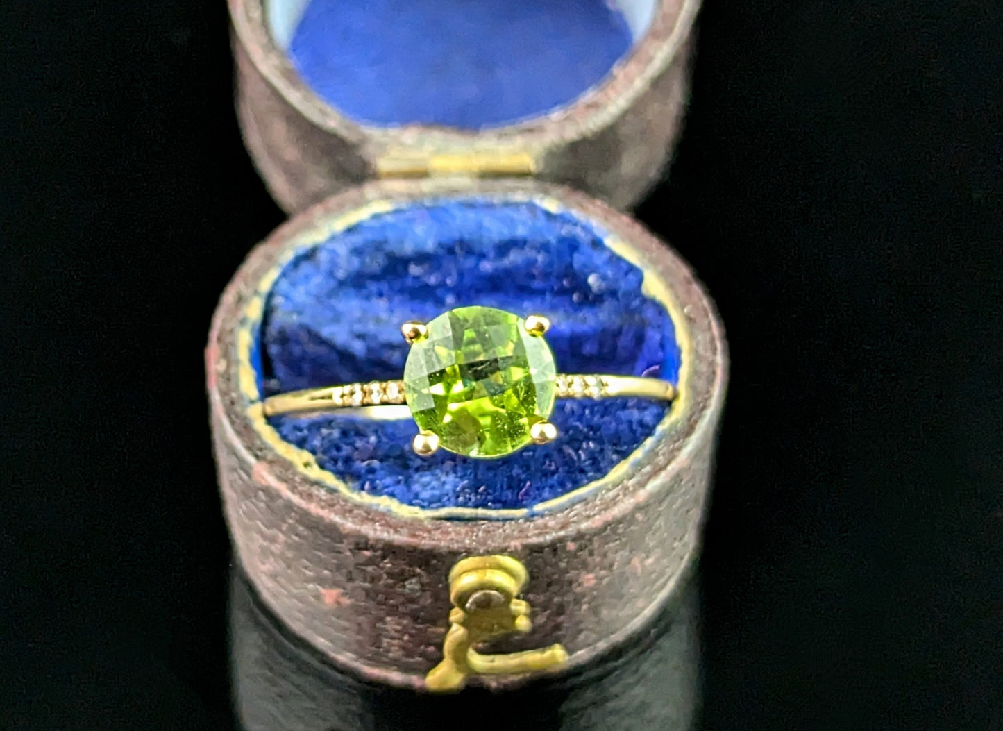 Vintage 14ct gold Peridot and Diamond ring