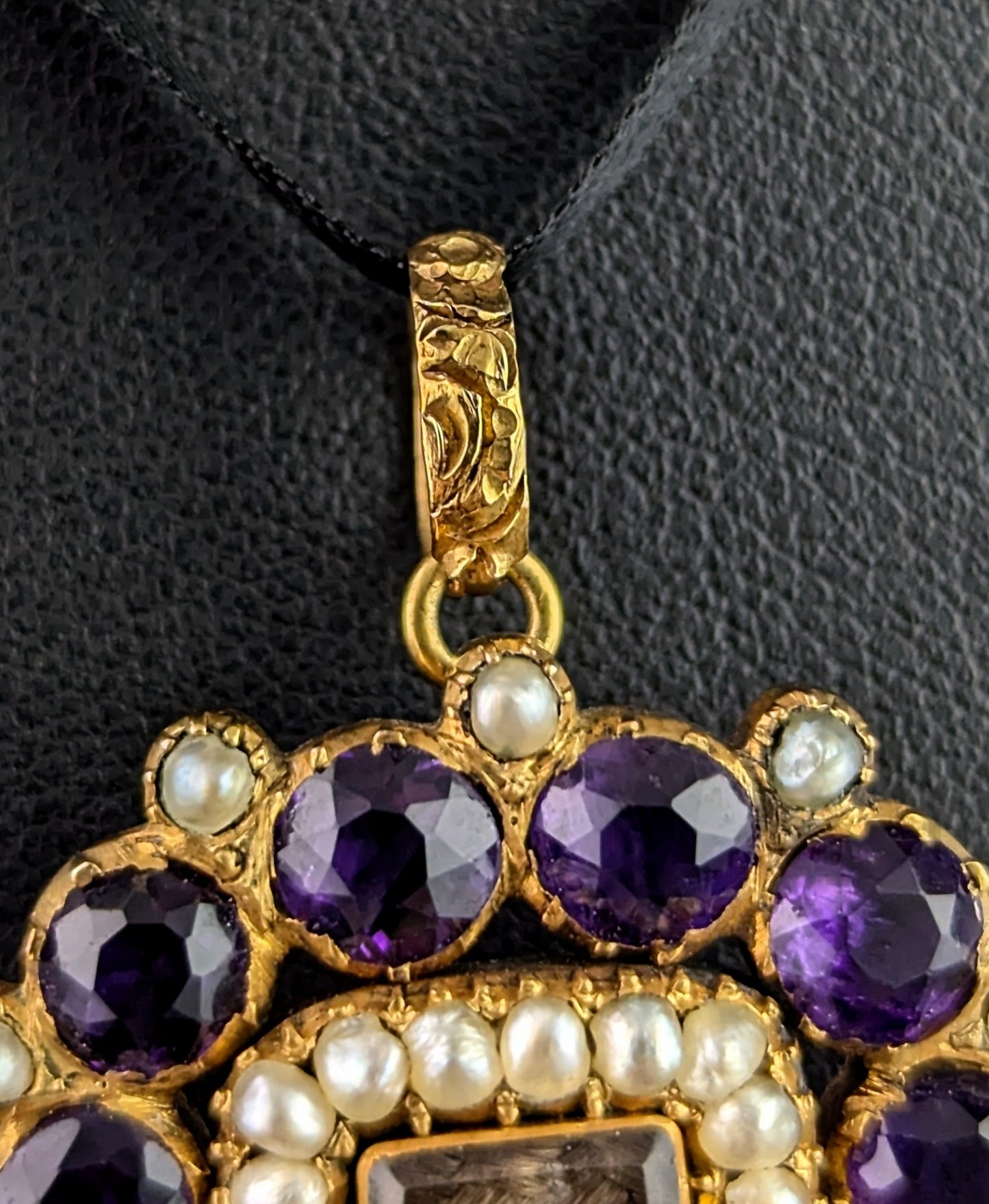 Antique Georgian mourning pendant brooch, 18ct gold, Amethyst and Pearl