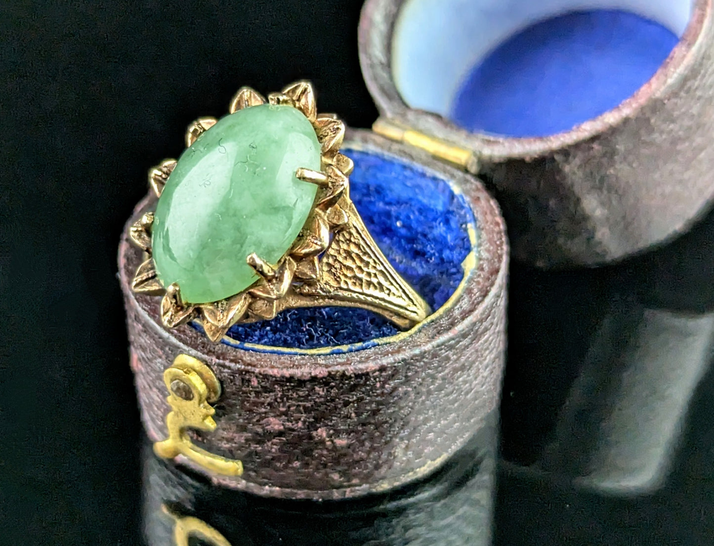 Vintage 9ct gold Jade cabochon ring, 1970s