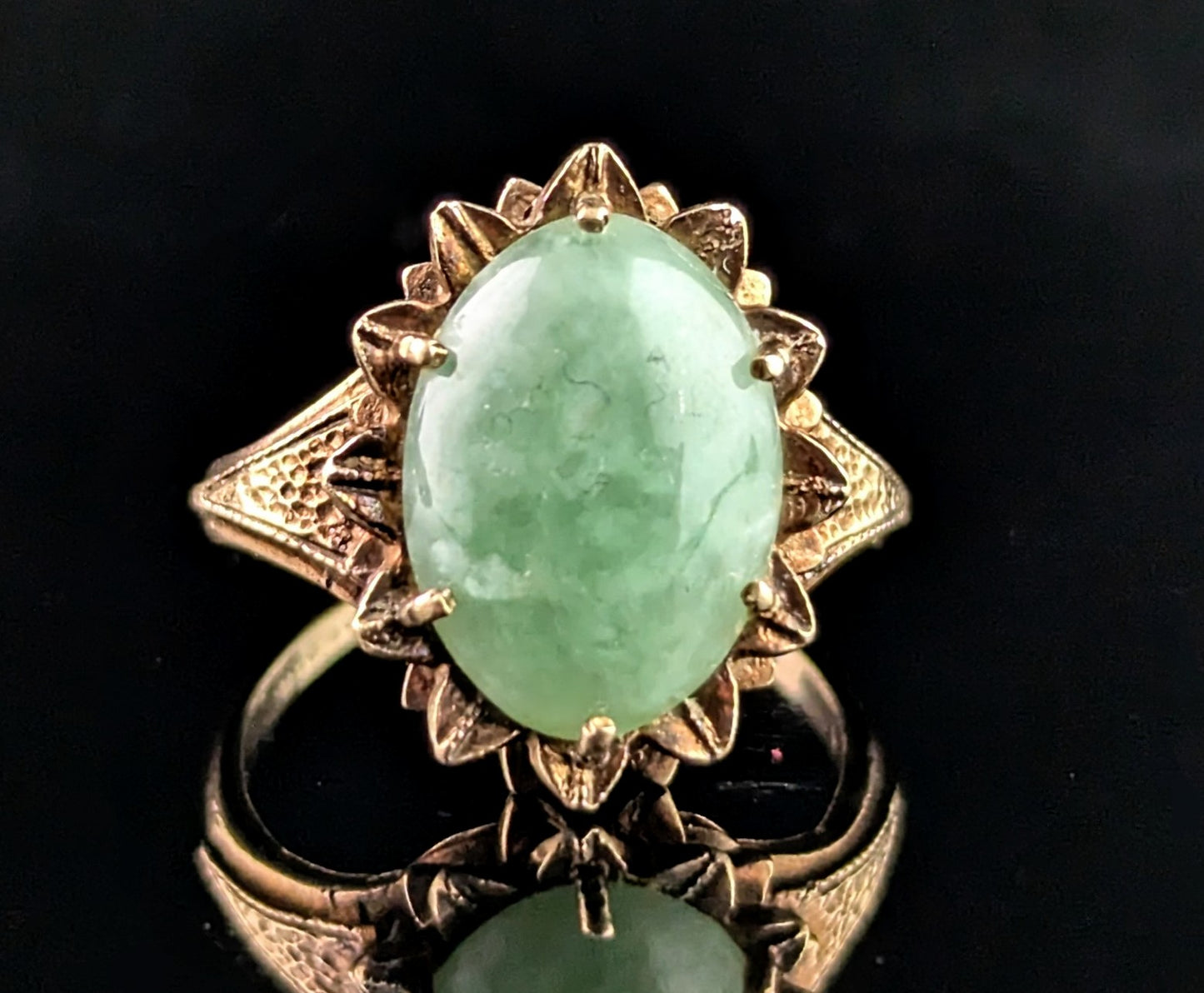 Vintage 9ct gold Jade cabochon ring, 1970s