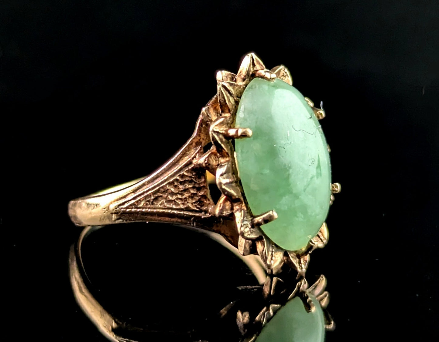 Vintage 9ct gold Jade cabochon ring, 1970s