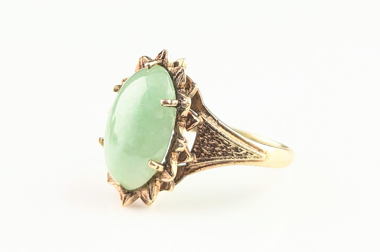 Vintage 9ct gold Jade cabochon ring, 1970s