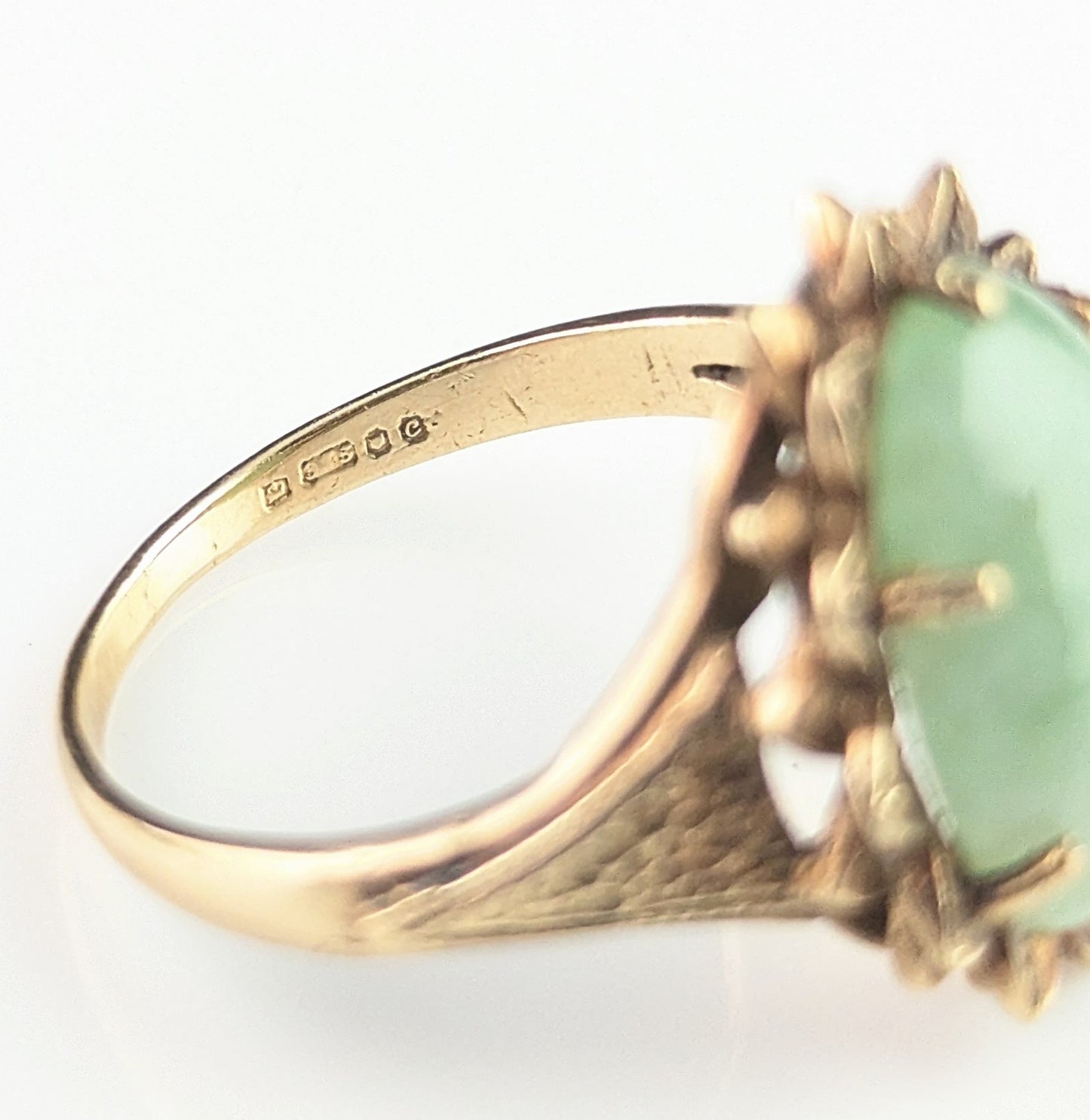 Vintage 9ct gold Jade cabochon ring, 1970s