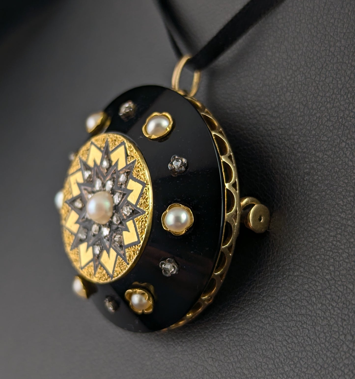 Antique Diamond star pendant brooch, 15ct gold, Onyx and black enamel