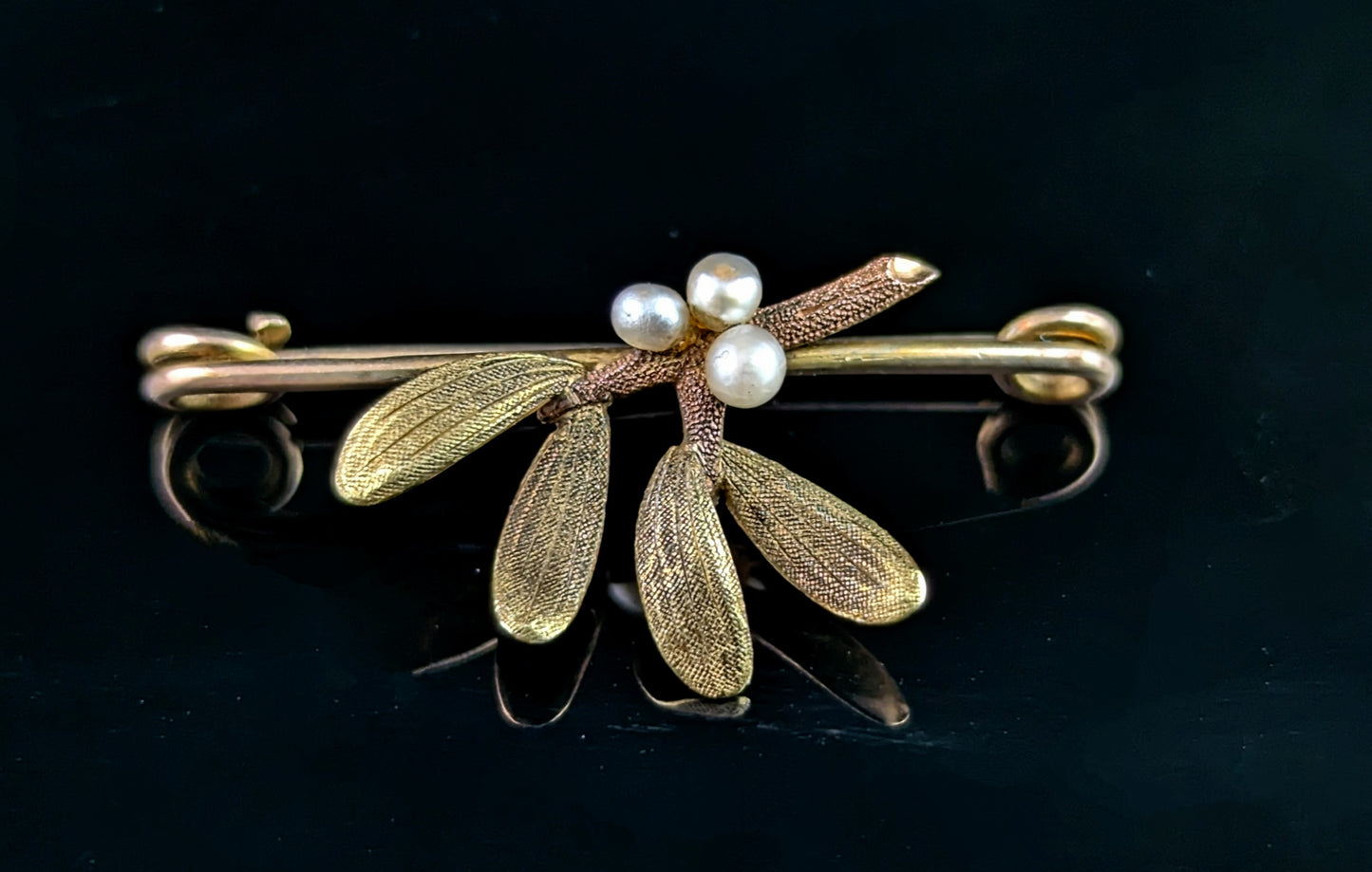 Antique Mistletoe brooch, 9ct gold and Pearl