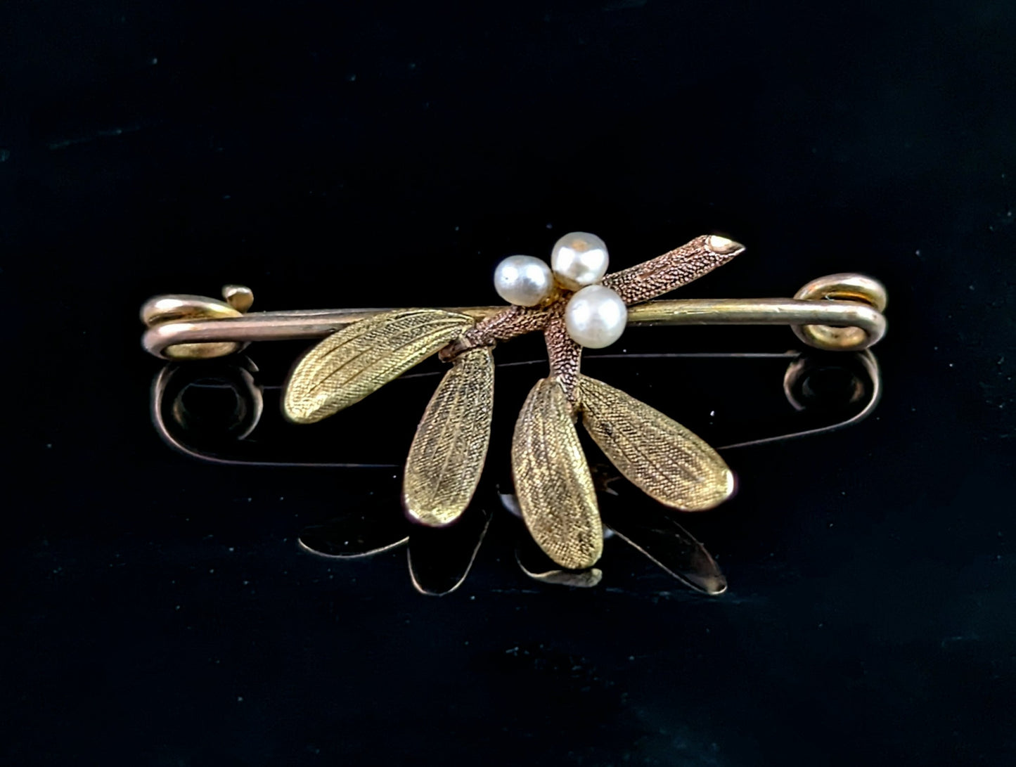 Antique Mistletoe brooch, 9ct gold and Pearl