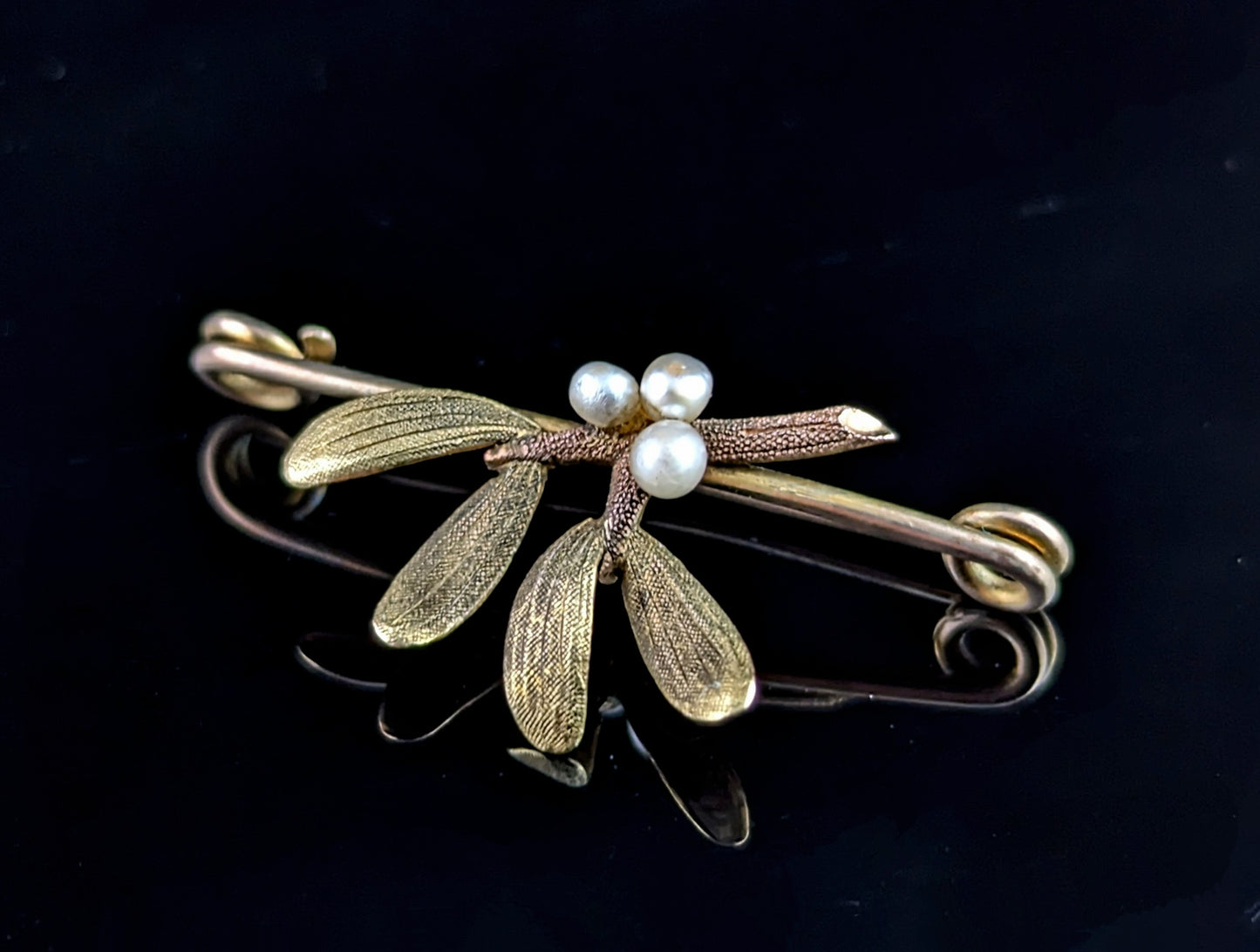 Antique Mistletoe brooch, 9ct gold and Pearl