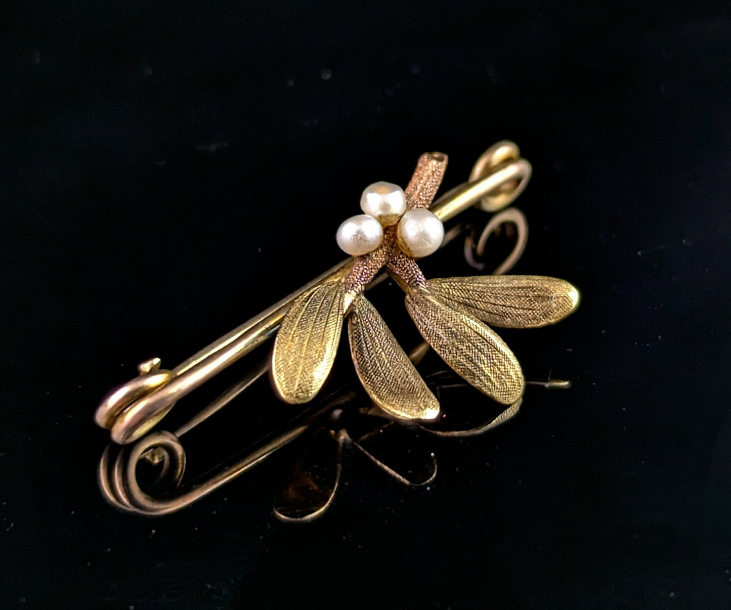 Antique Mistletoe brooch, 9ct gold and Pearl