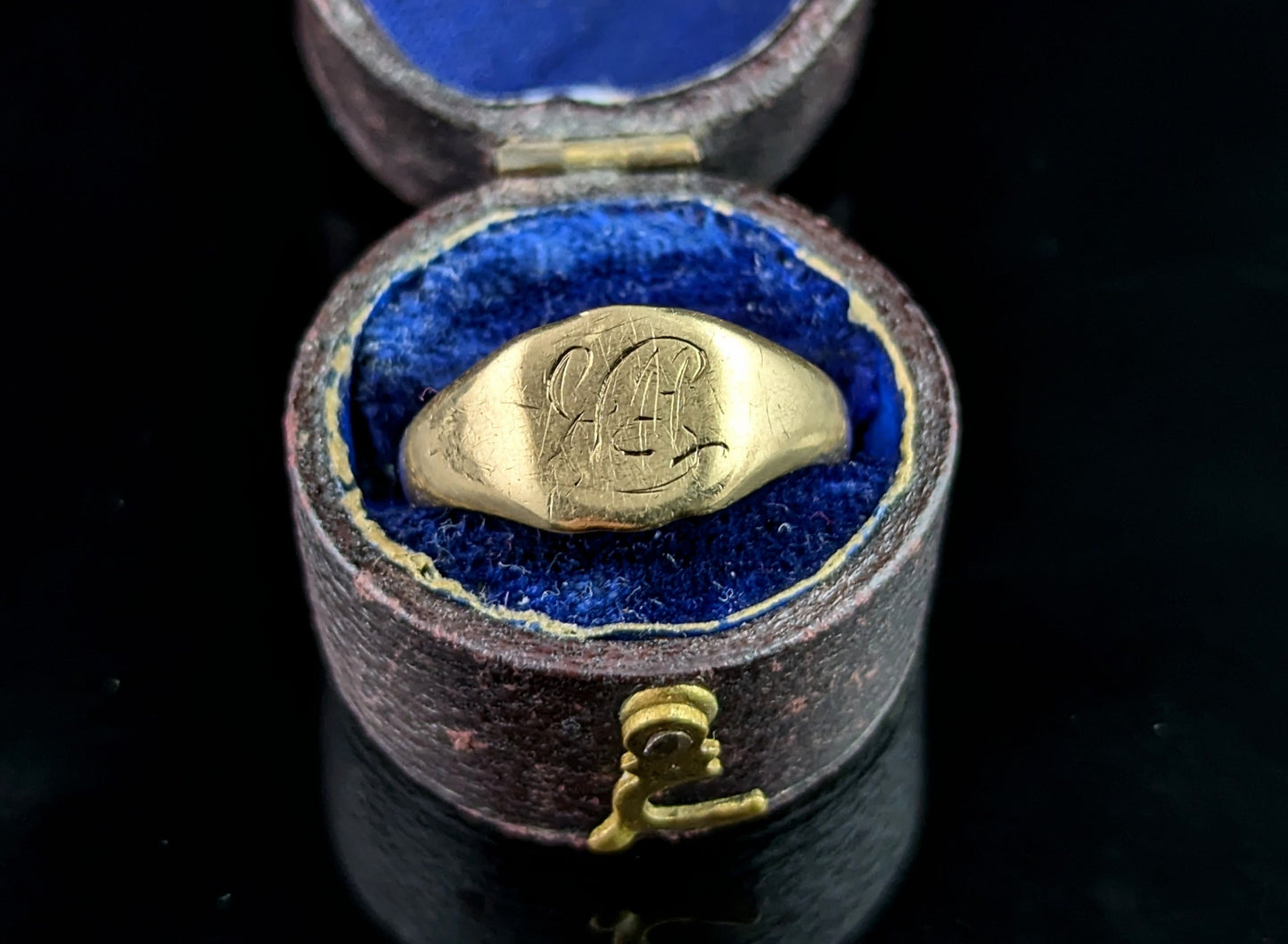 Antique 18ct gold signet ring, monogrammed, pinky ring