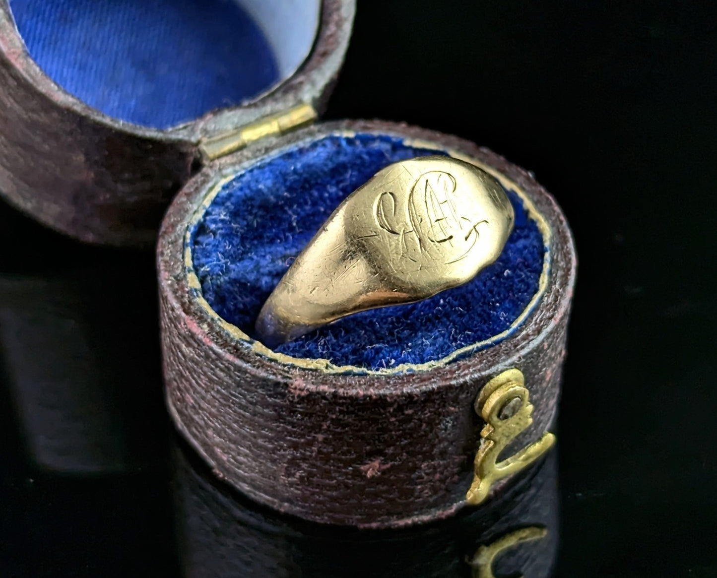 Antique 18ct gold signet ring, monogrammed, pinky ring