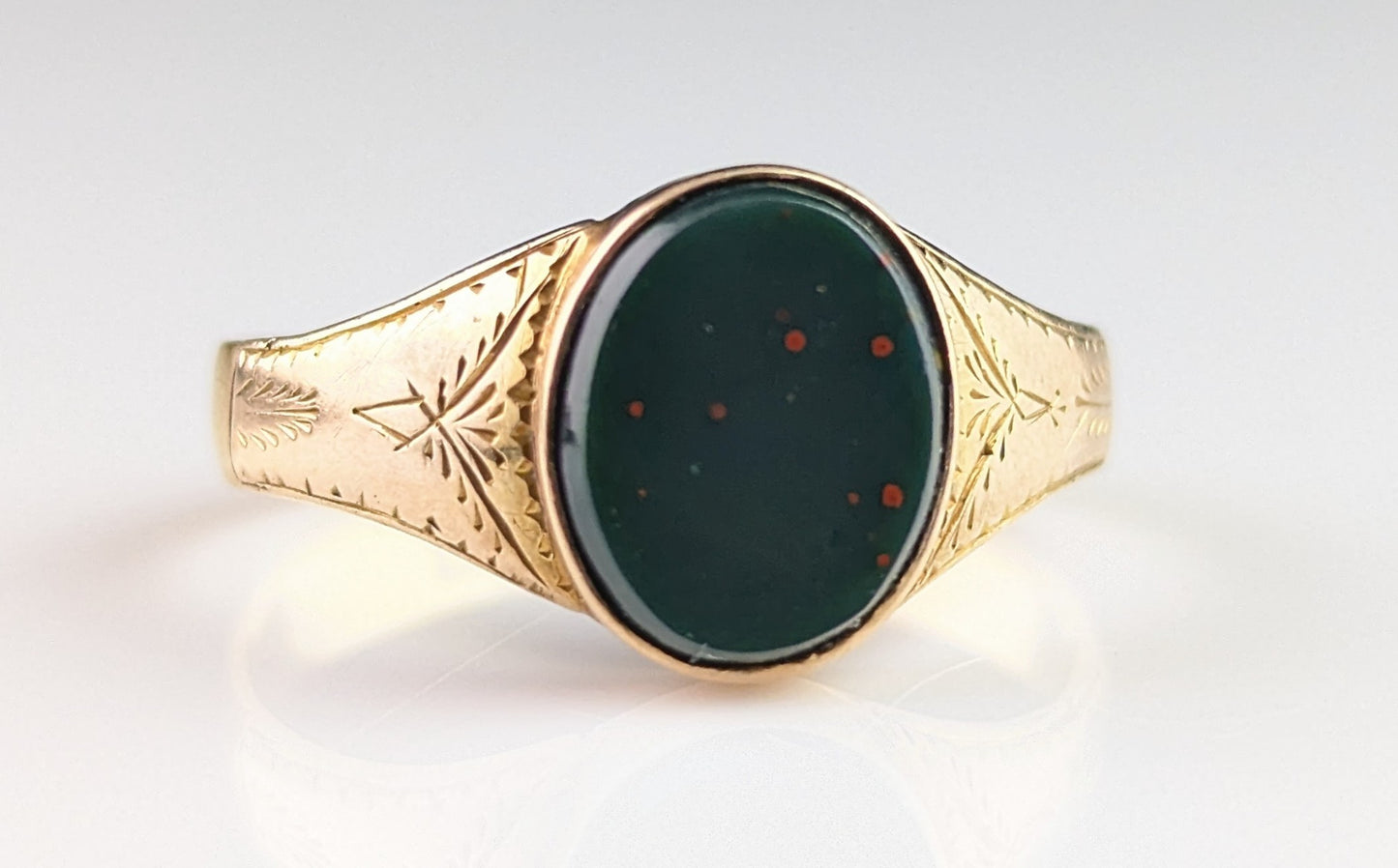 Antique Victorian 18ct gold Bloodstone signet ring, Engraved, Victorian