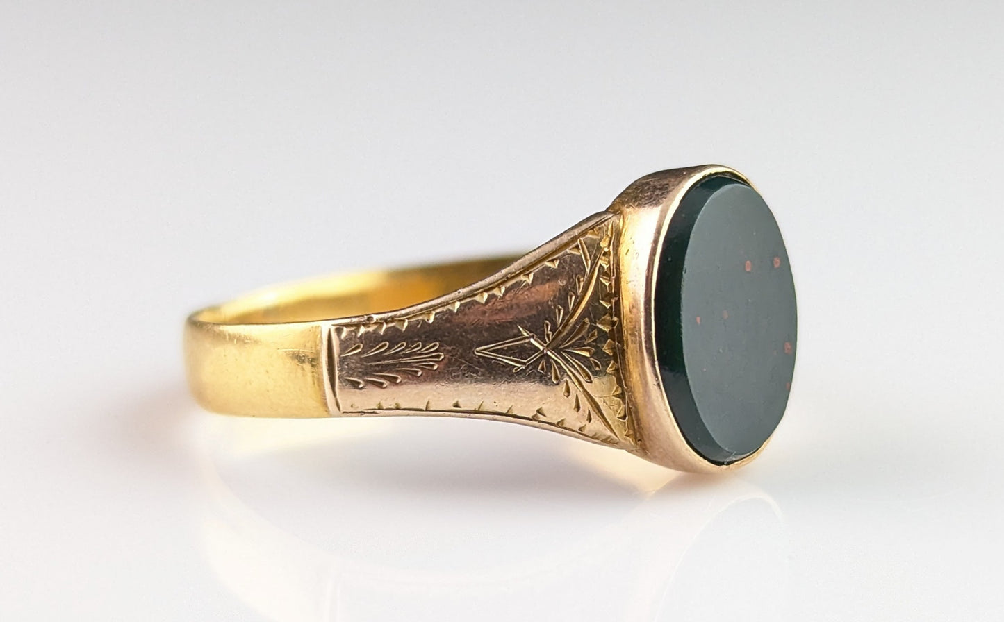 Antique Victorian 18ct gold Bloodstone signet ring, Engraved, Victorian