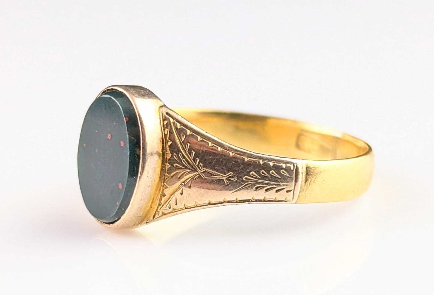 Antique Victorian 18ct gold Bloodstone signet ring, Engraved, Victorian