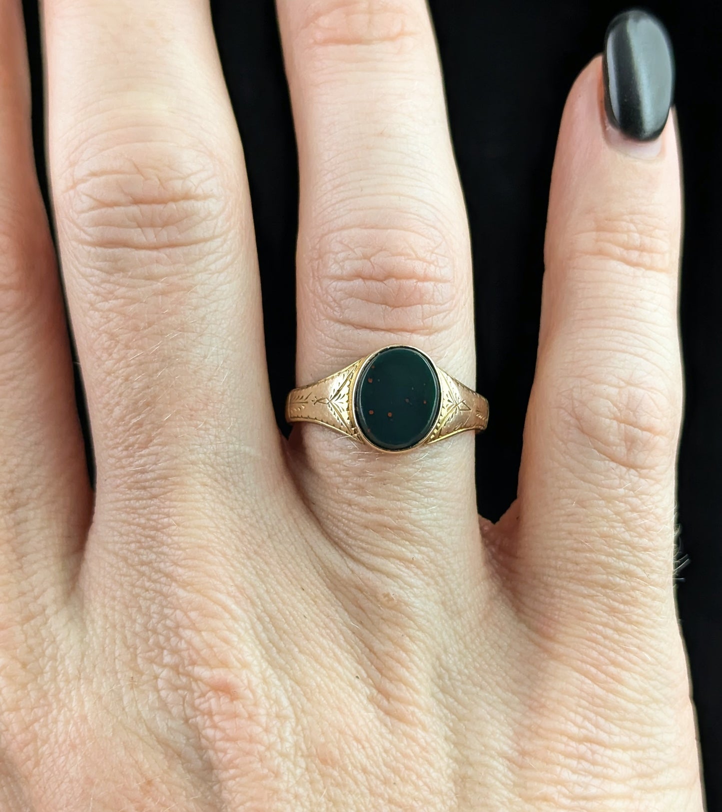 Antique Victorian 18ct gold Bloodstone signet ring, Engraved, Victorian